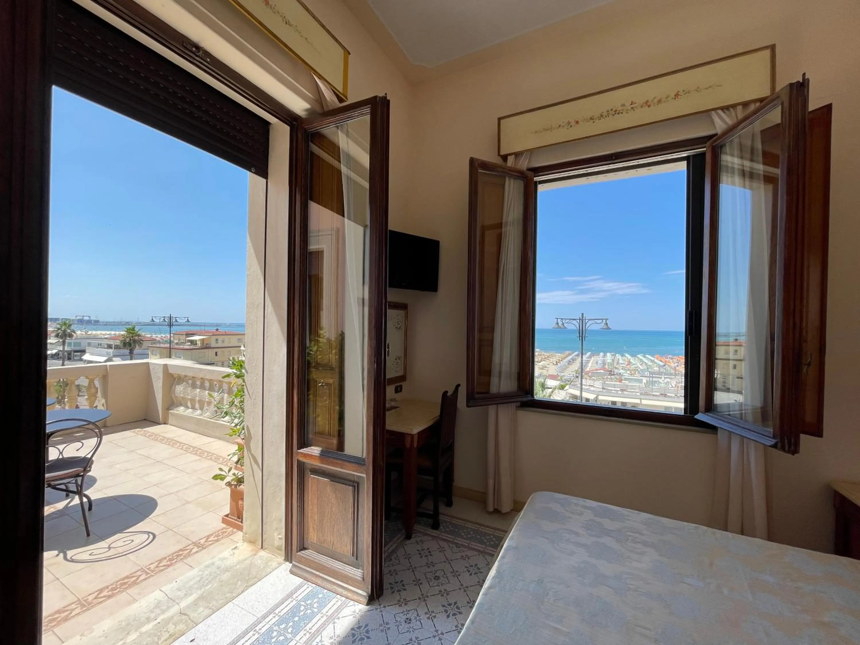 Sea view, Bed in Villa Tina Hotel