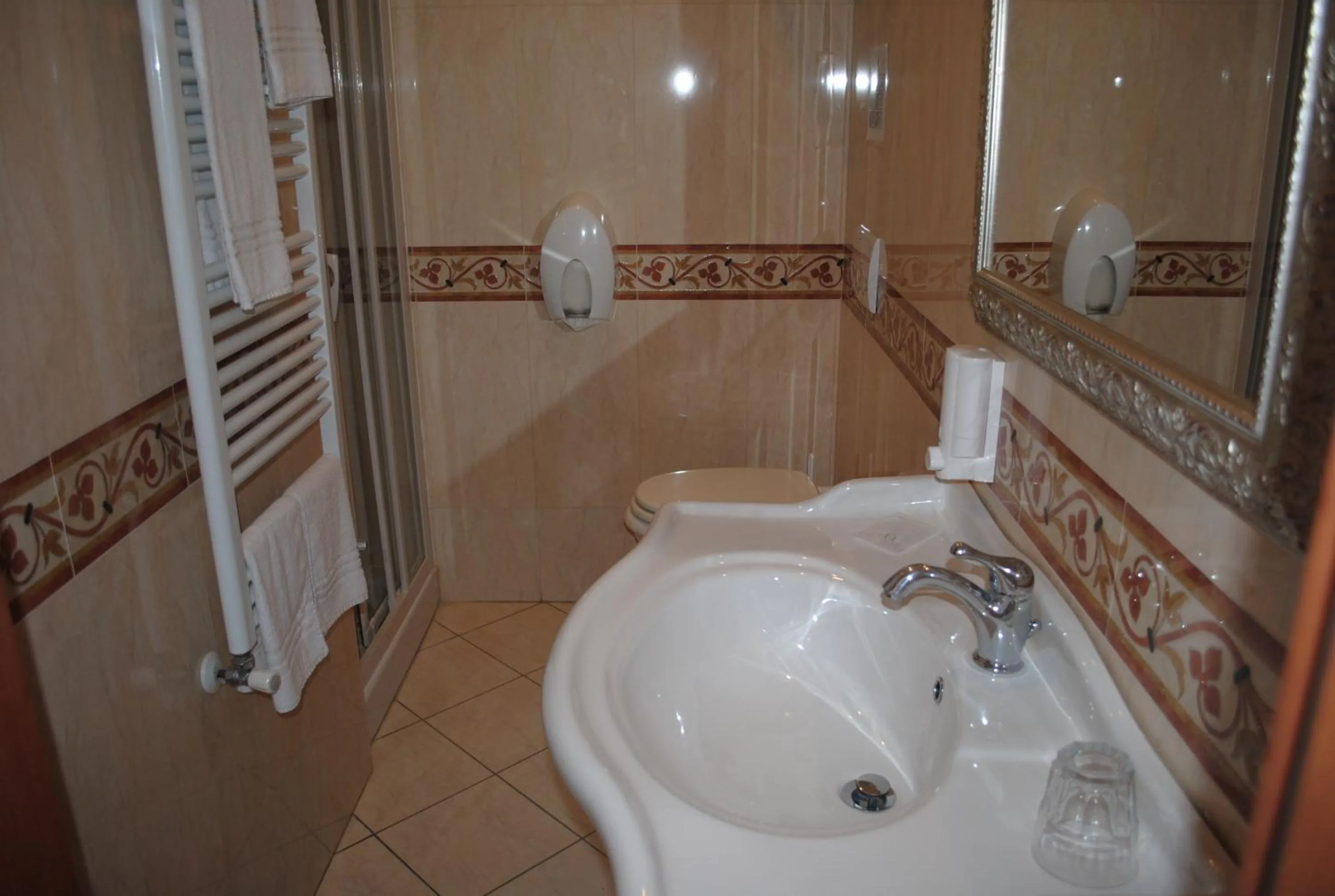 Bathroom in Villa Tina Hotel