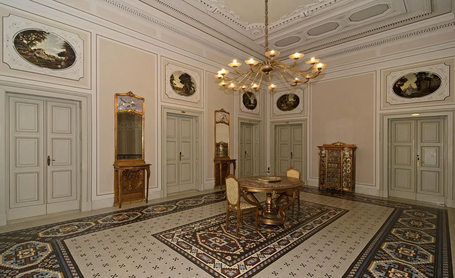 Decorative detail in Villa Tina Hotel