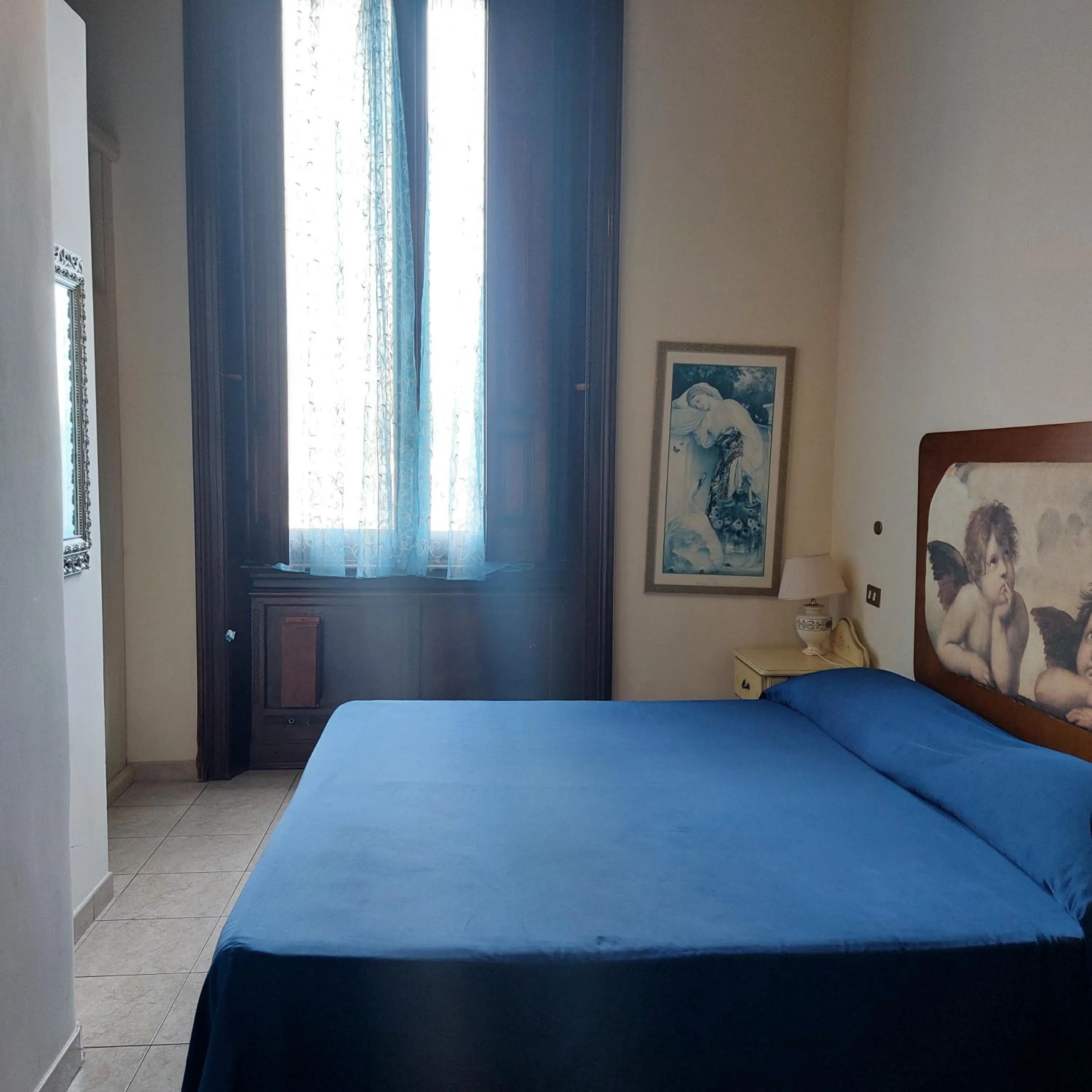 Bedroom, Bed in Villa Tina Hotel