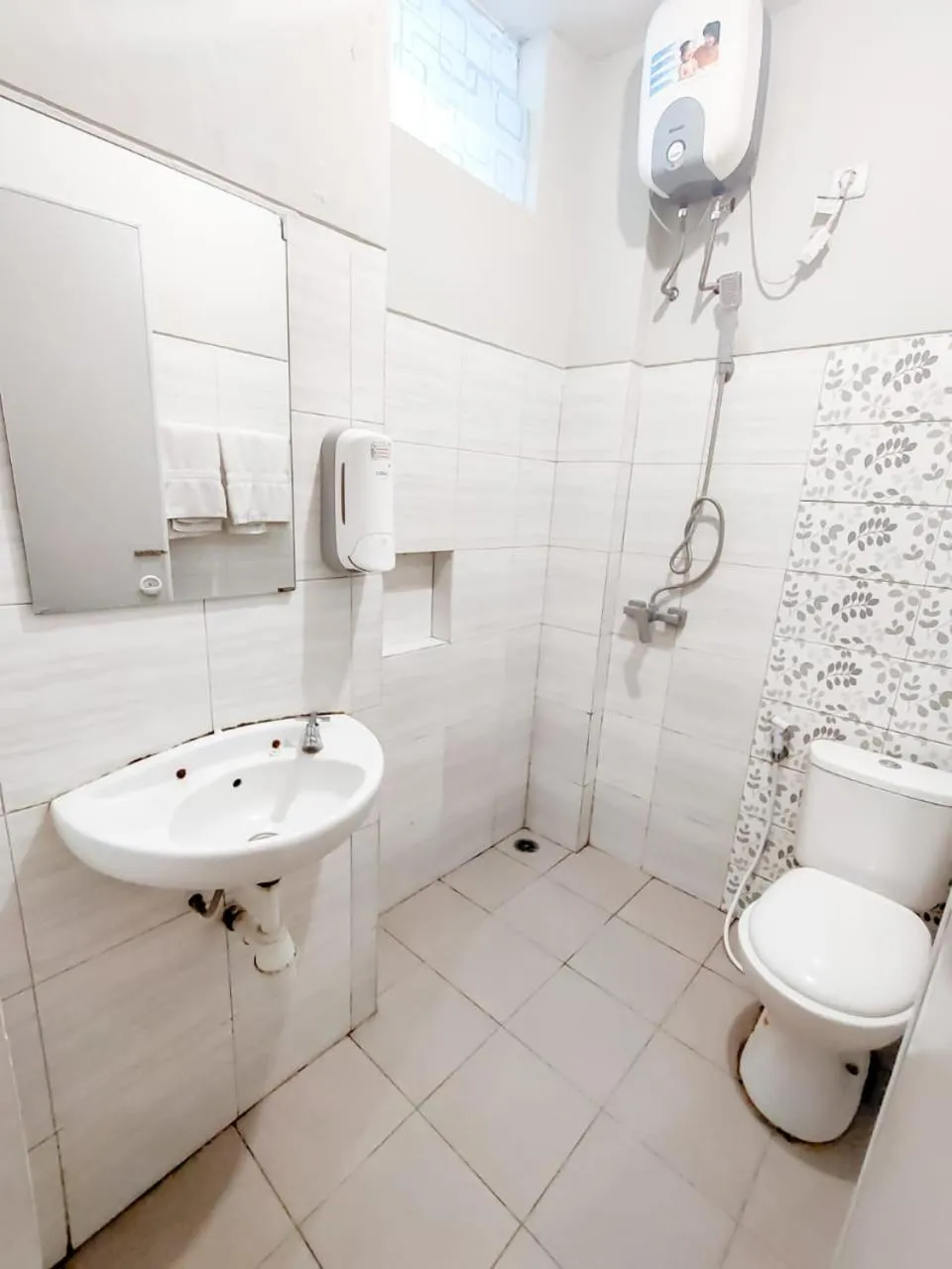 Shower in Kozy 15 Guesthouse