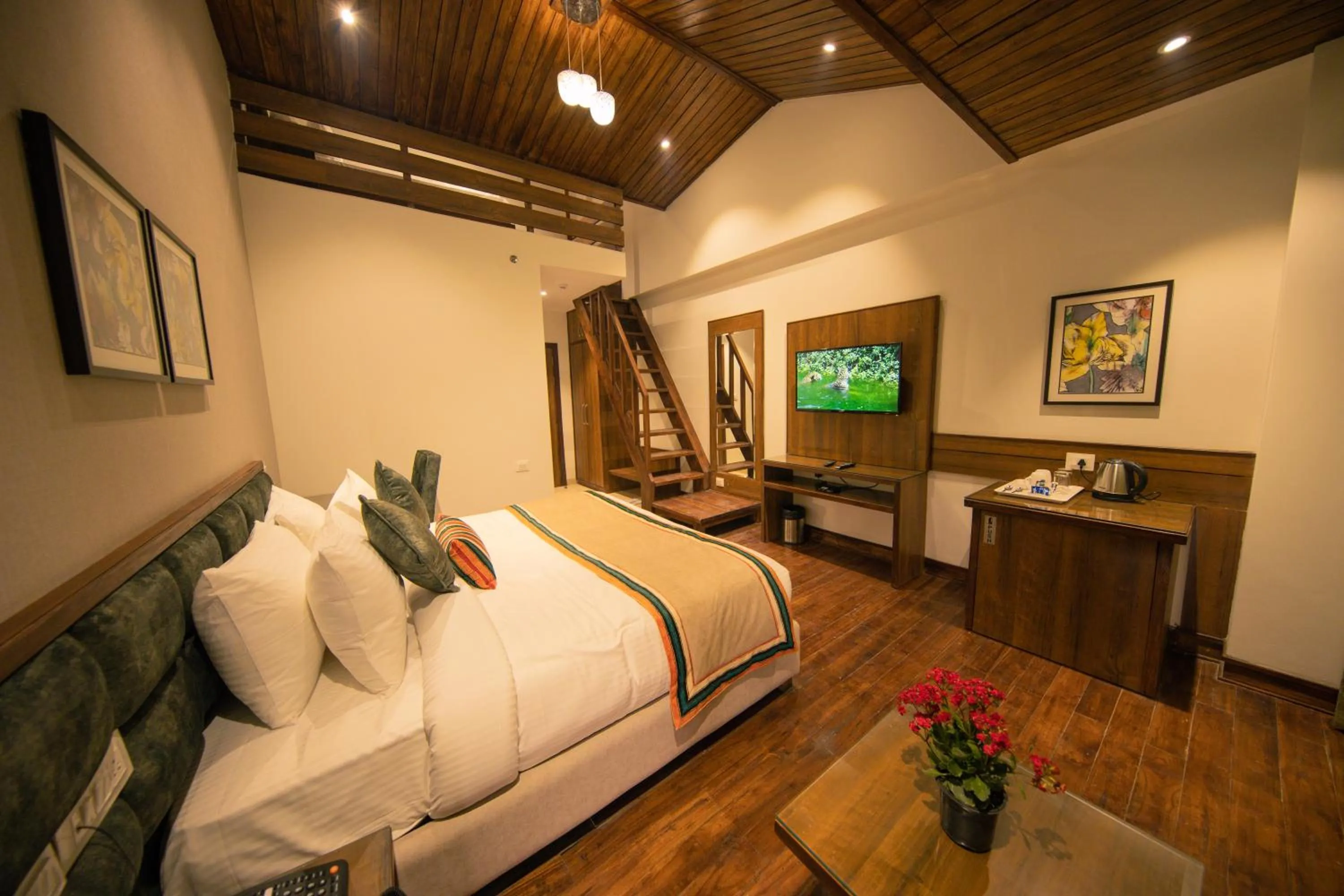 Bed in juSTa Grand View Resort & Spa, Manali