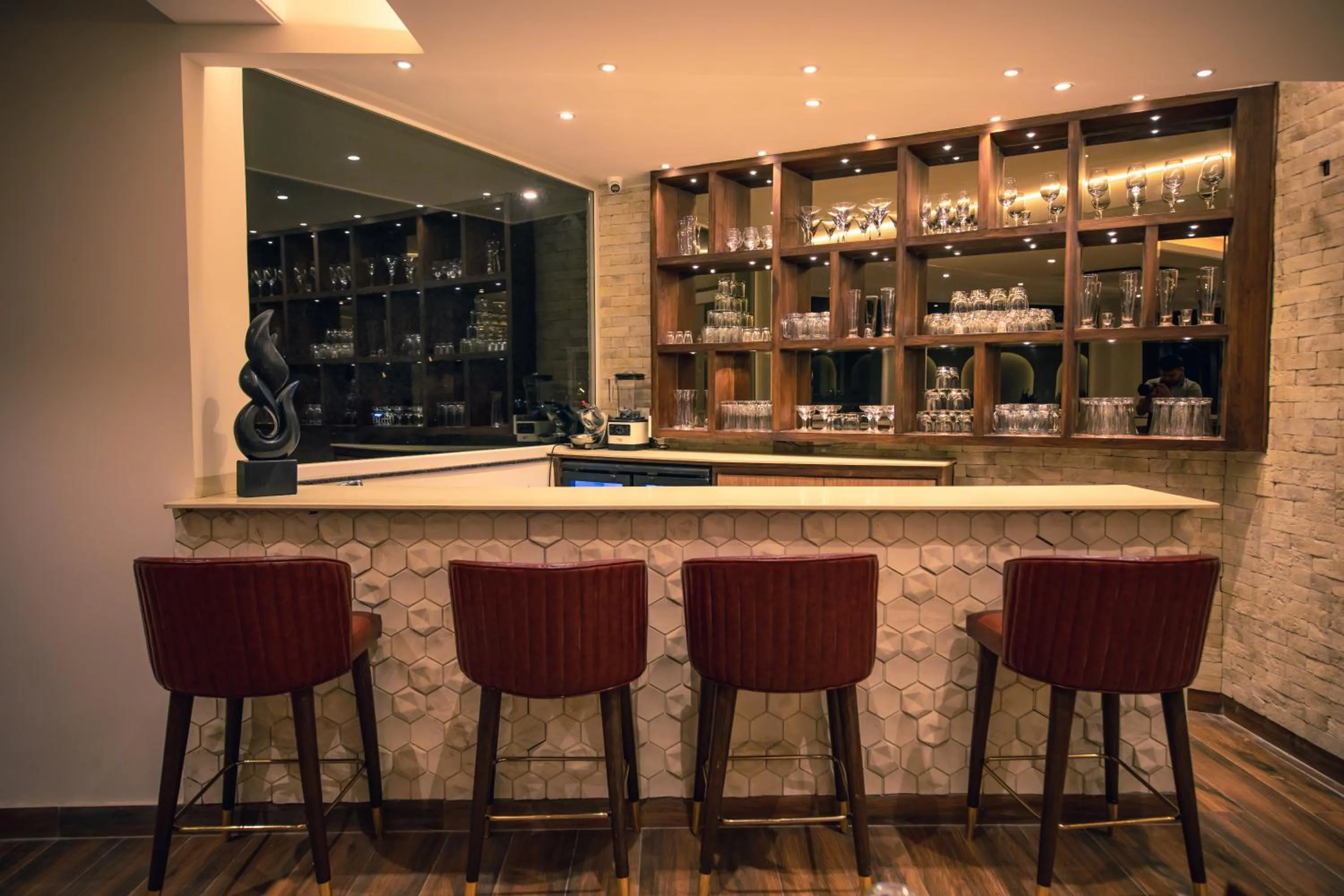 Lounge or bar in juSTa Grand View Resort & Spa, Manali