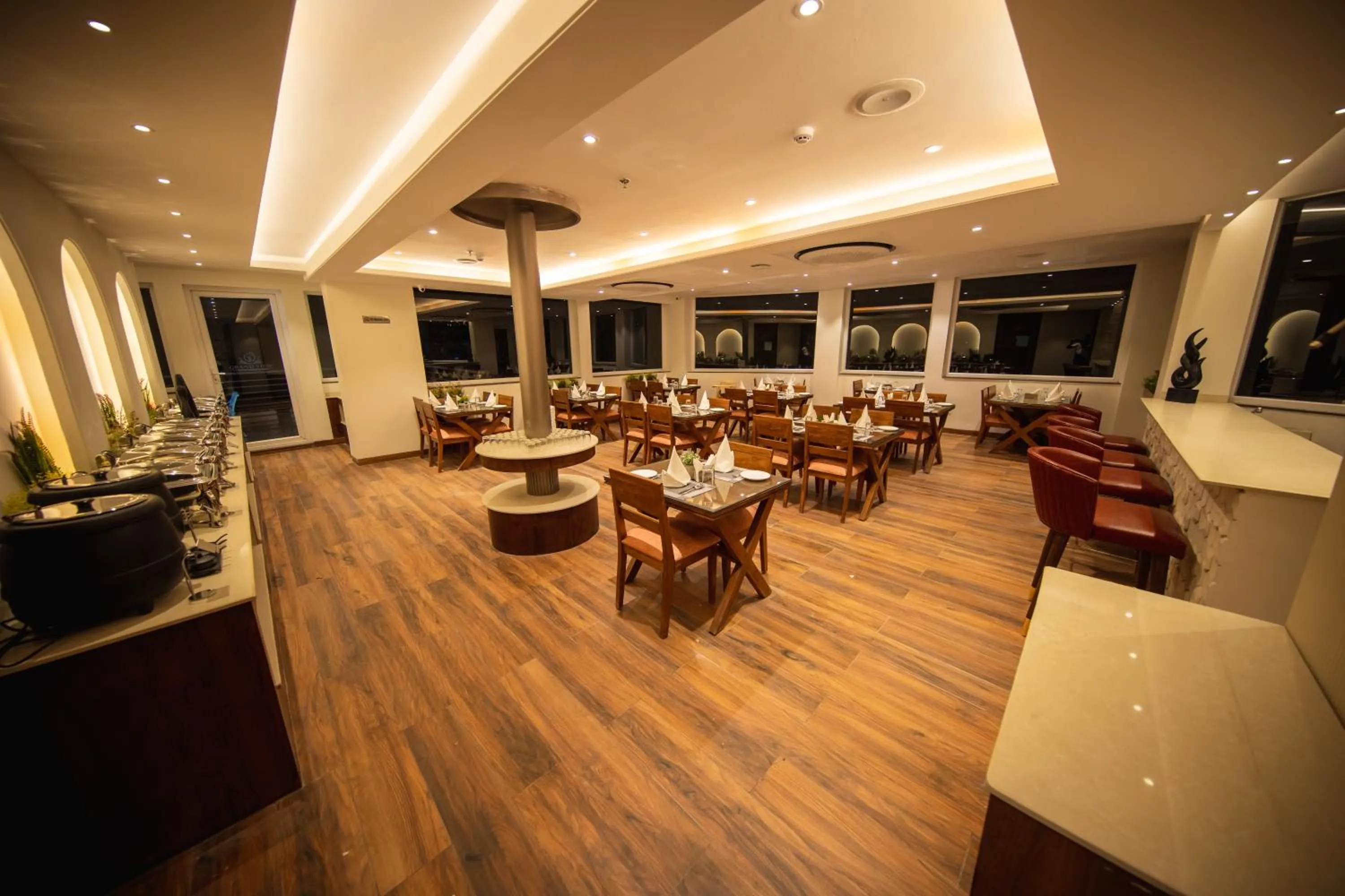 Restaurant/places to eat in juSTa Grand View Resort & Spa, Manali