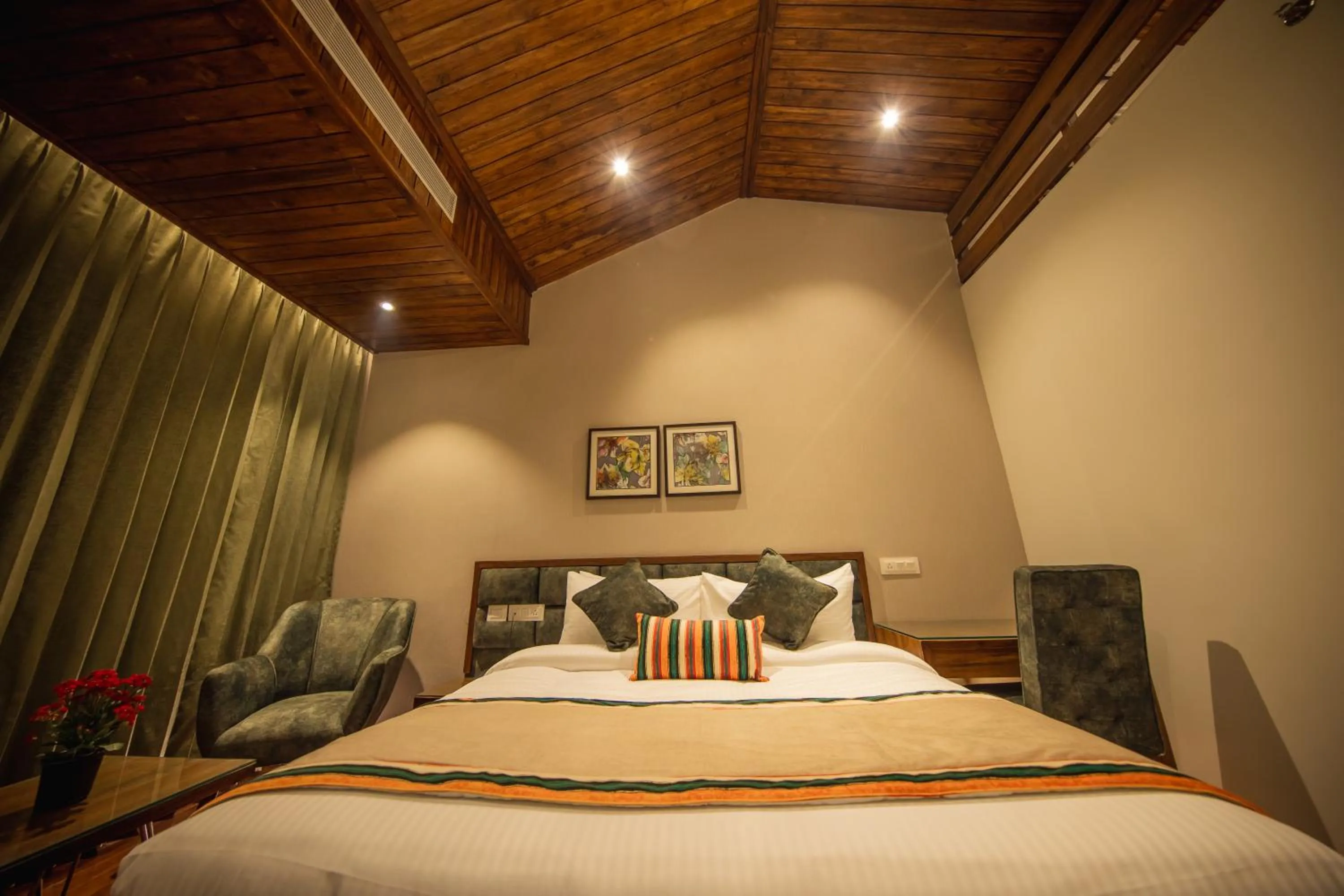 Bed in juSTa Grand View Resort & Spa, Manali