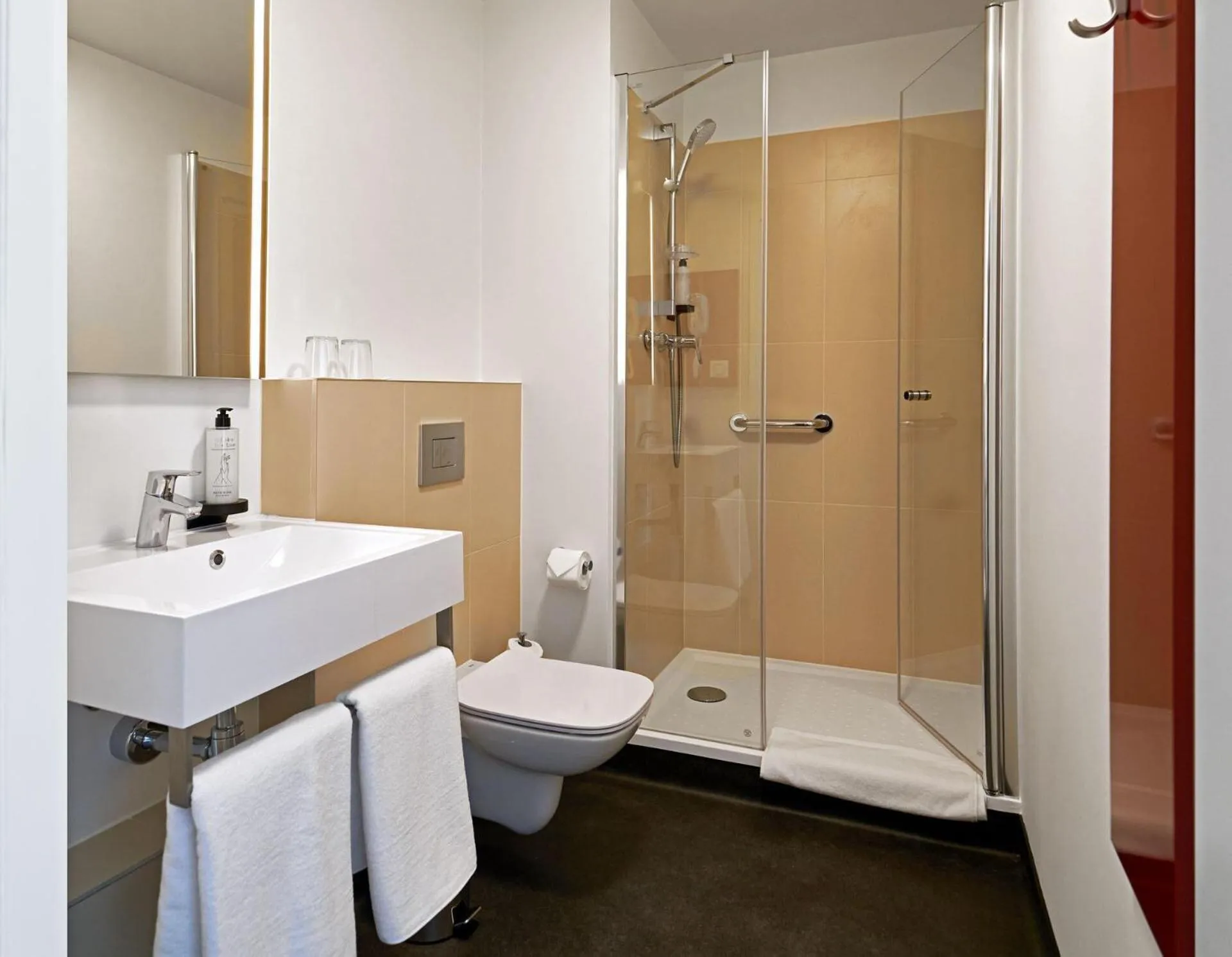 Bathroom in B&B Hotel Poznań Old Town