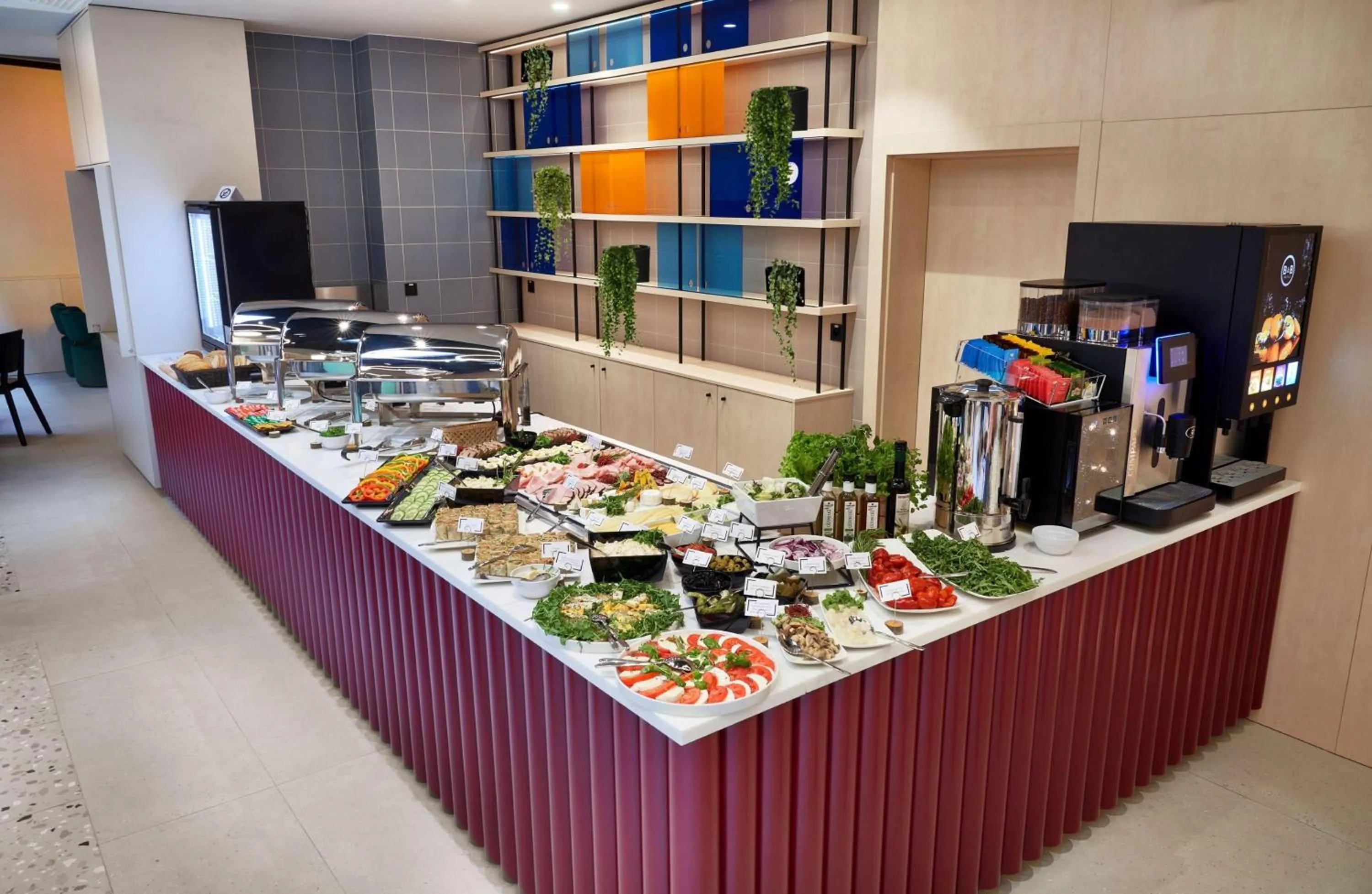 Restaurant/places to eat in B&B Hotel Poznań Old Town