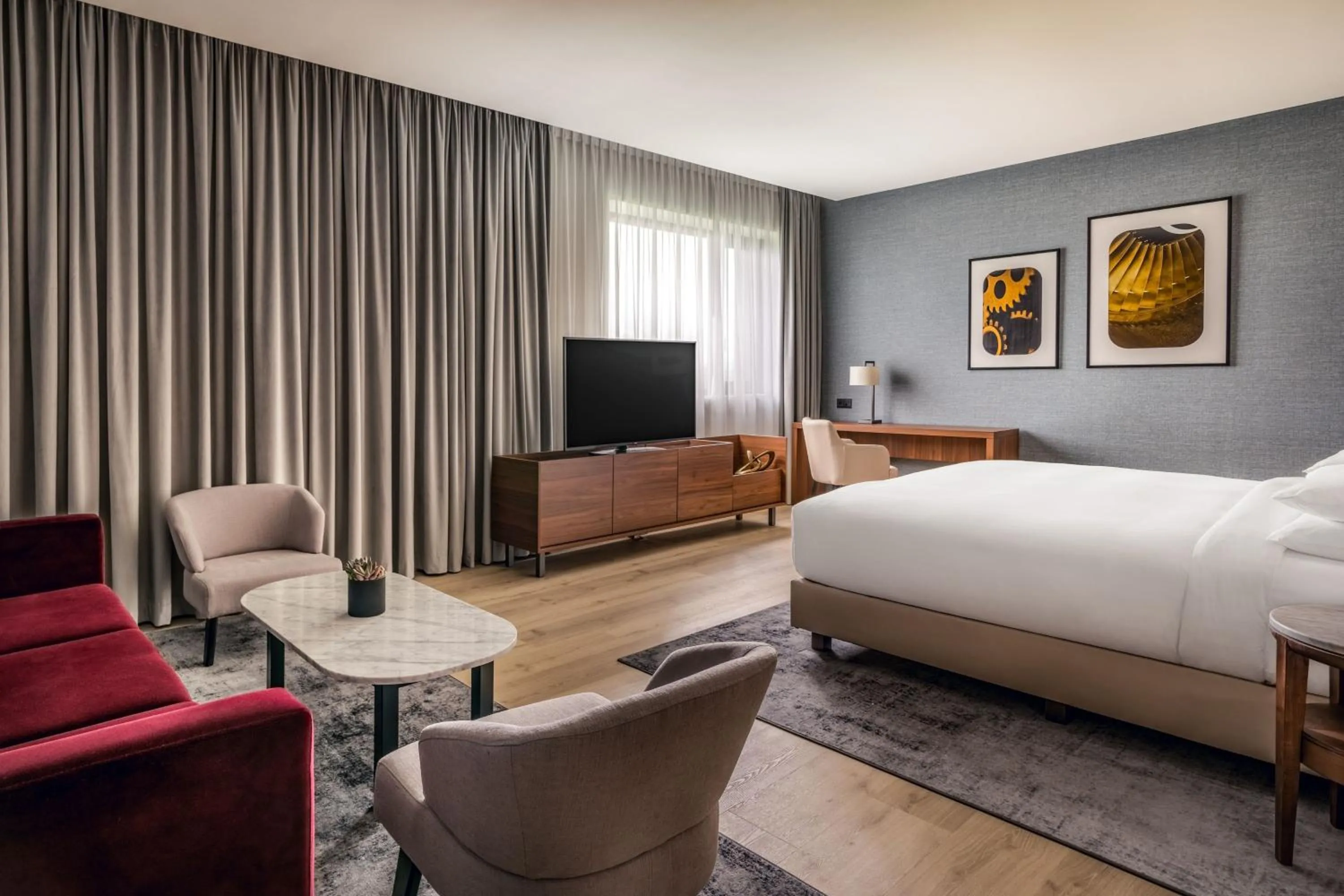 Bedroom, Bed in Geneva Marriott Hotel