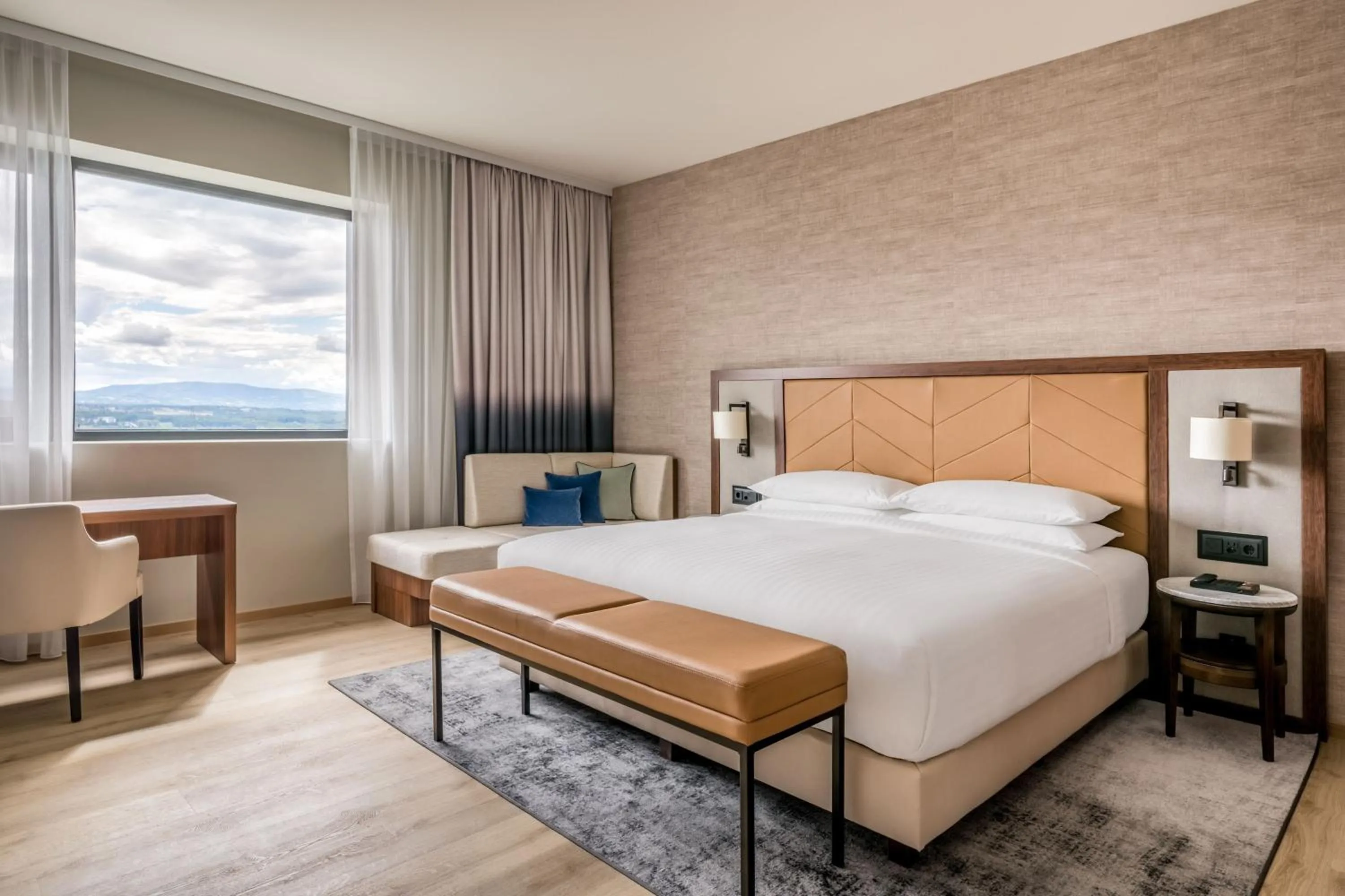 Bedroom, Bed in Geneva Marriott Hotel