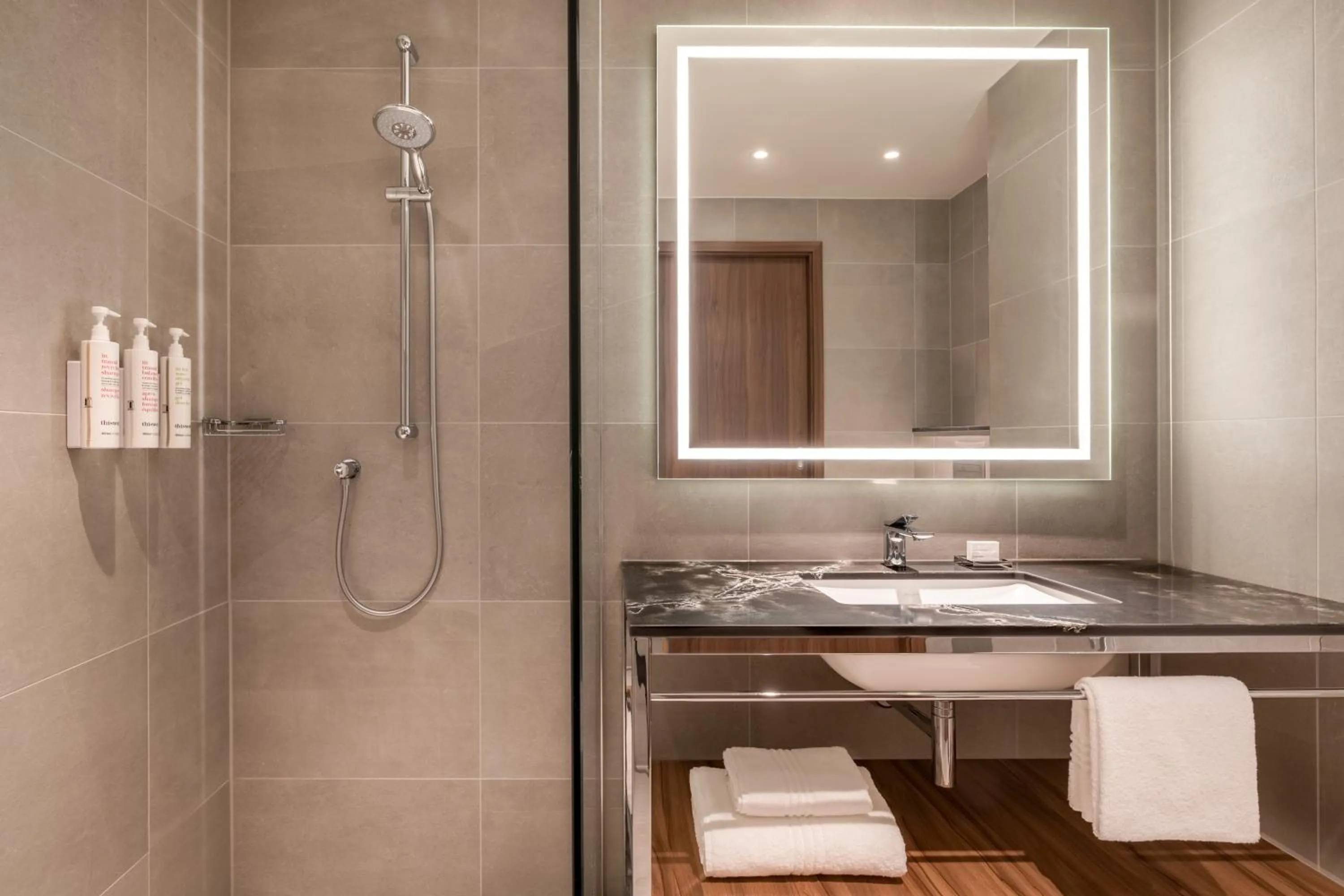 Shower in Geneva Marriott Hotel