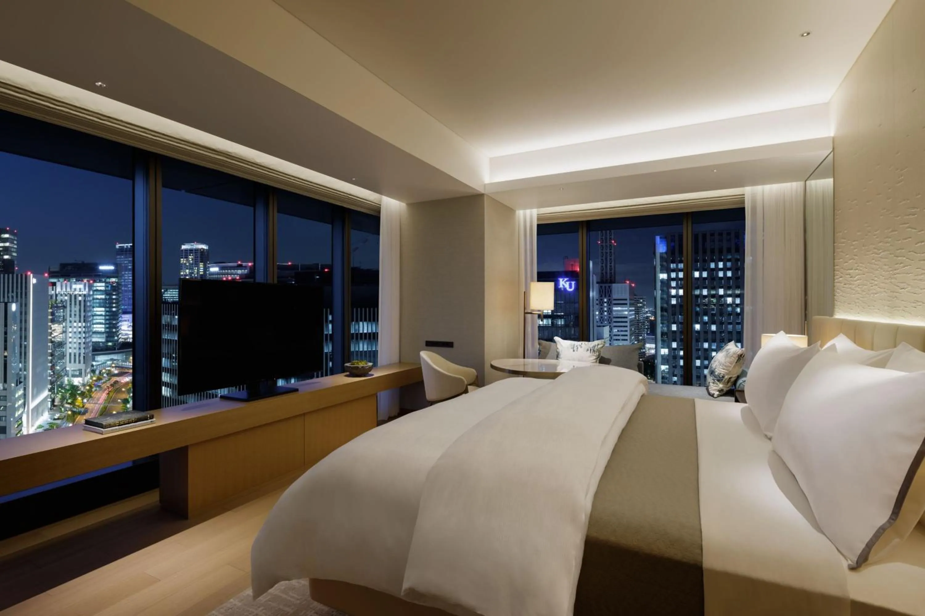 Lounge or bar, Bed in The Westin Yokohama