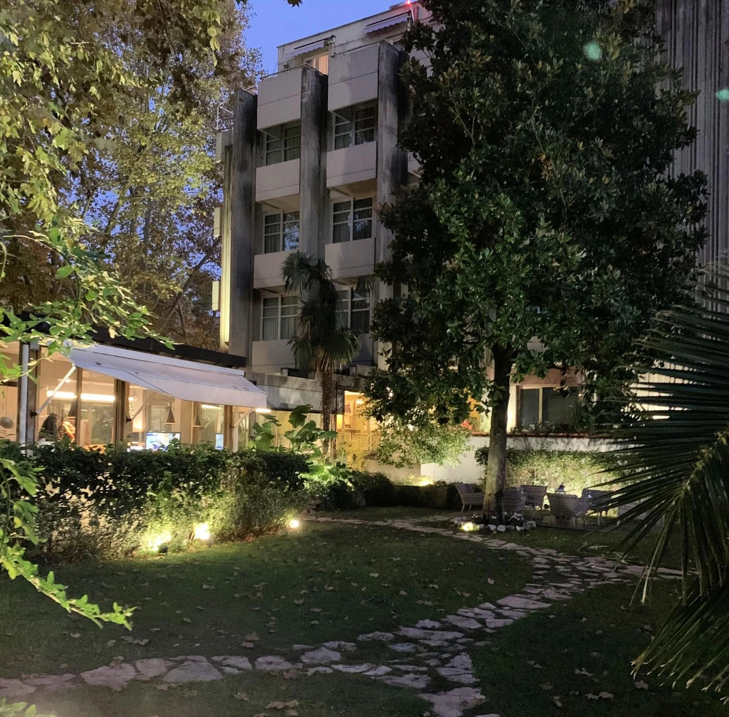 Property building in Hotel Fenix