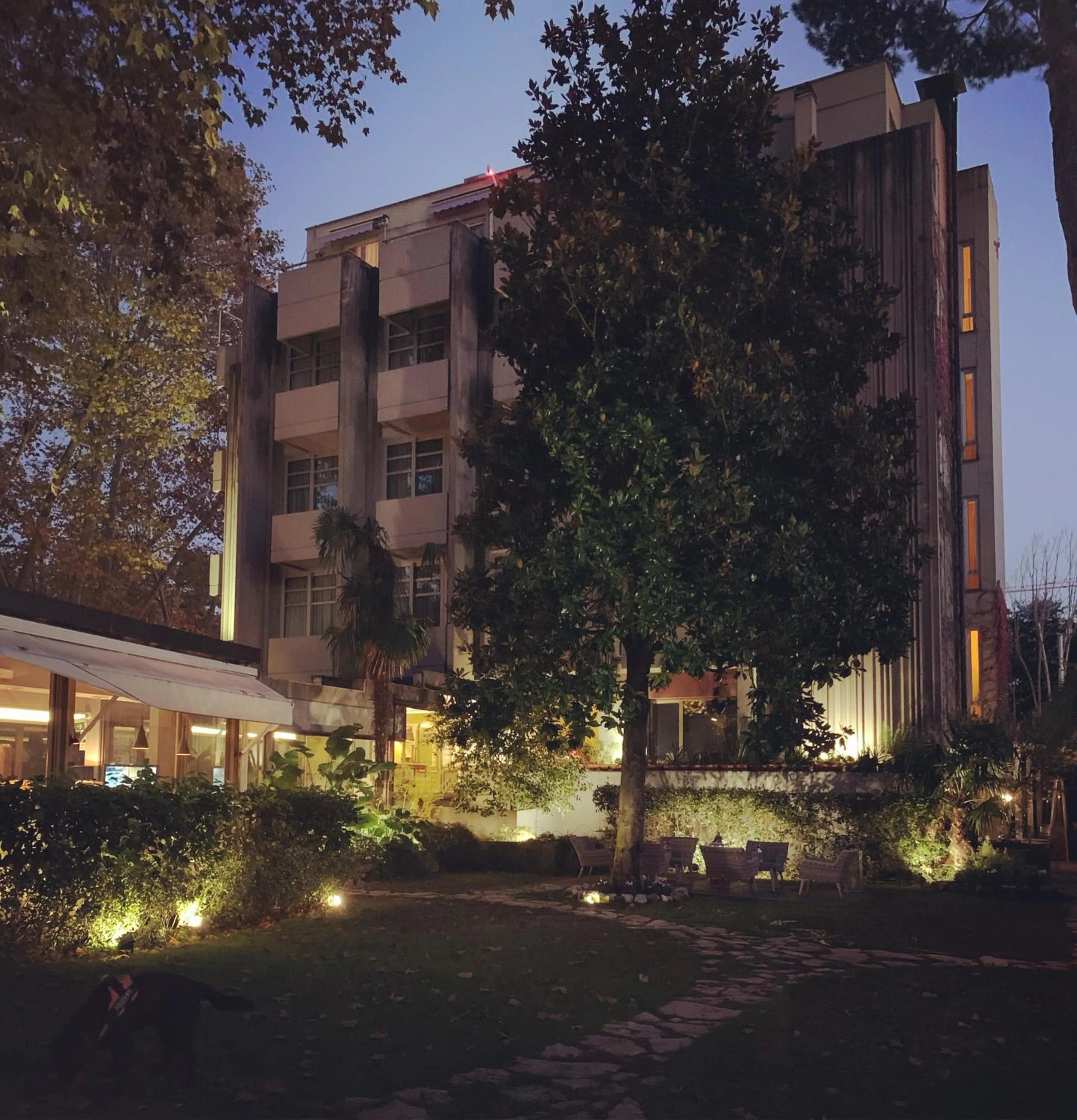 Property building in Hotel Fenix