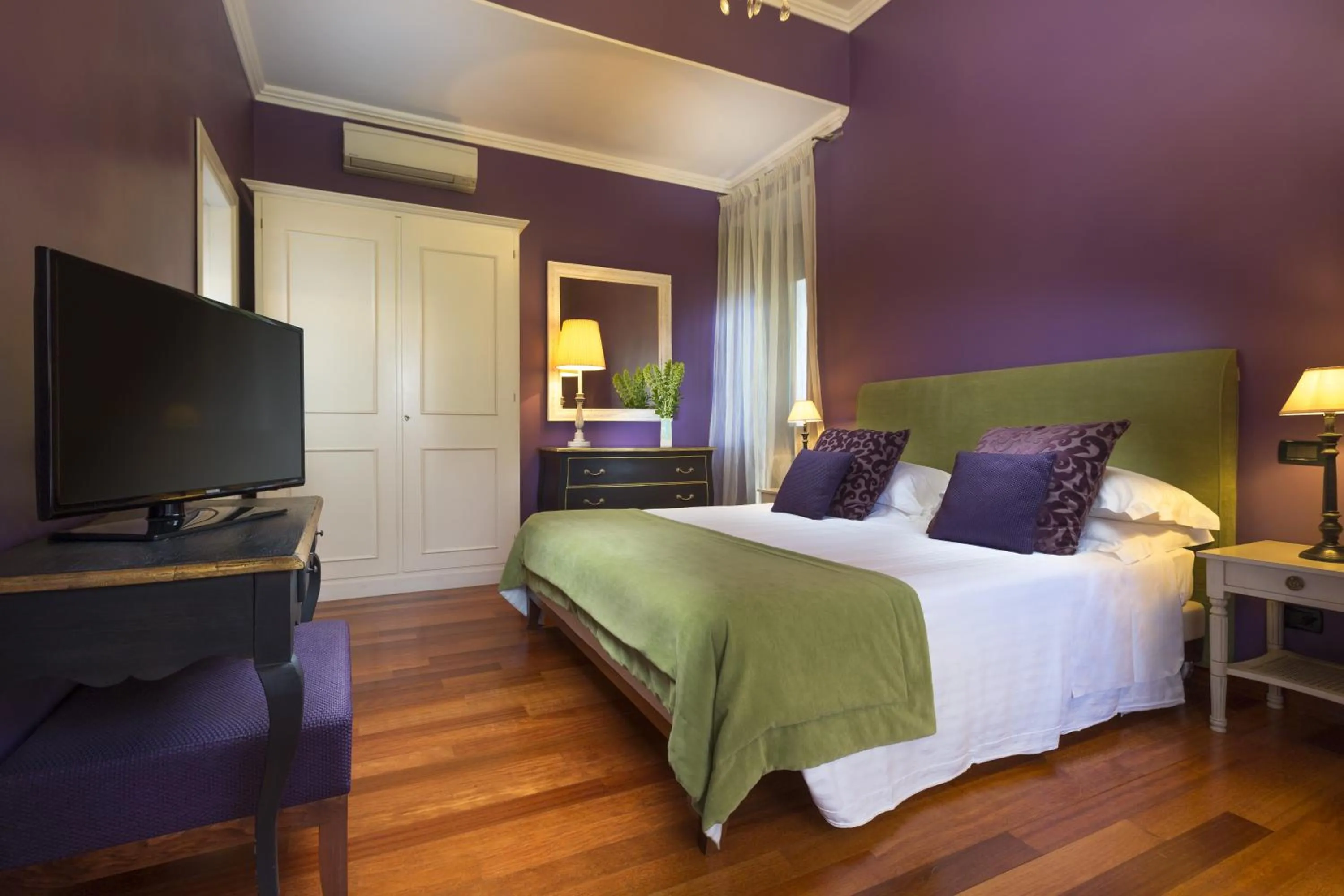 Bedroom, Bed in Hotel Fenix