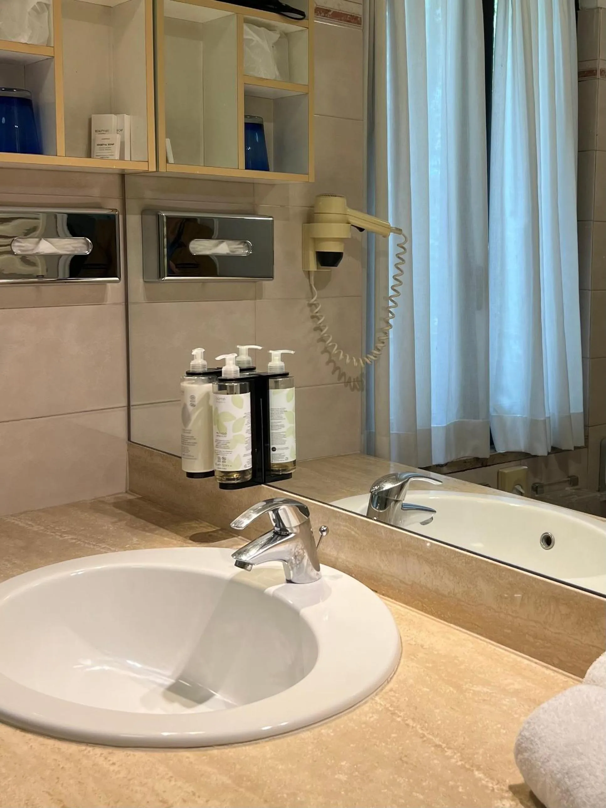 Bathroom in Hotel Fenix