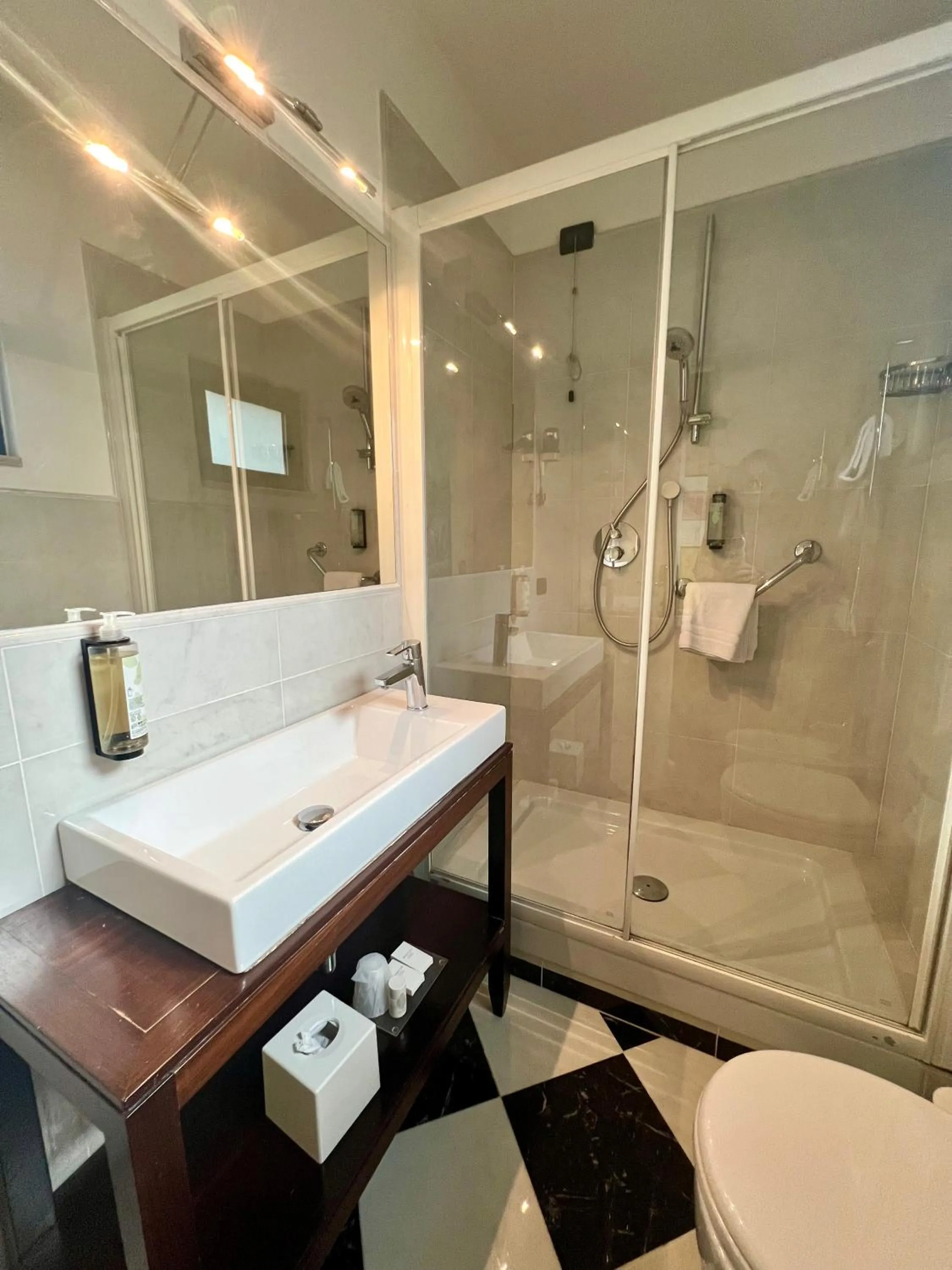 Bathroom in Hotel Fenix