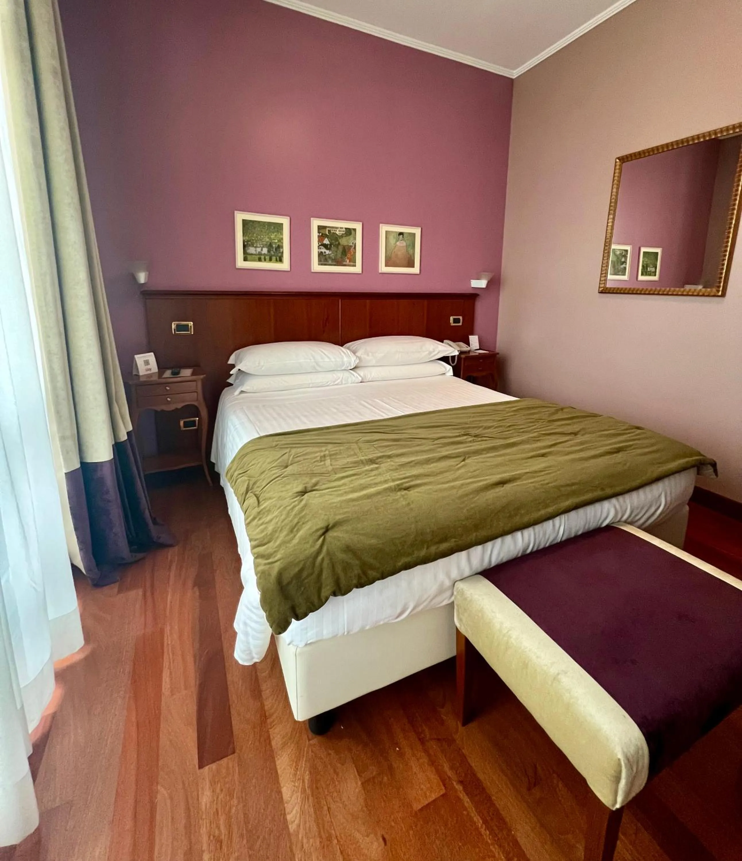 Bedroom, Bed in Hotel Fenix