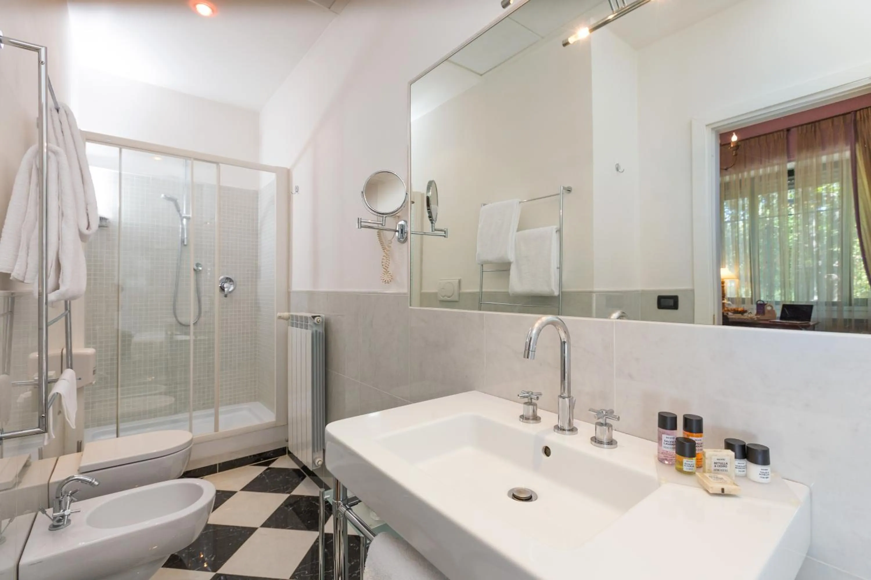 Bathroom in Hotel Fenix