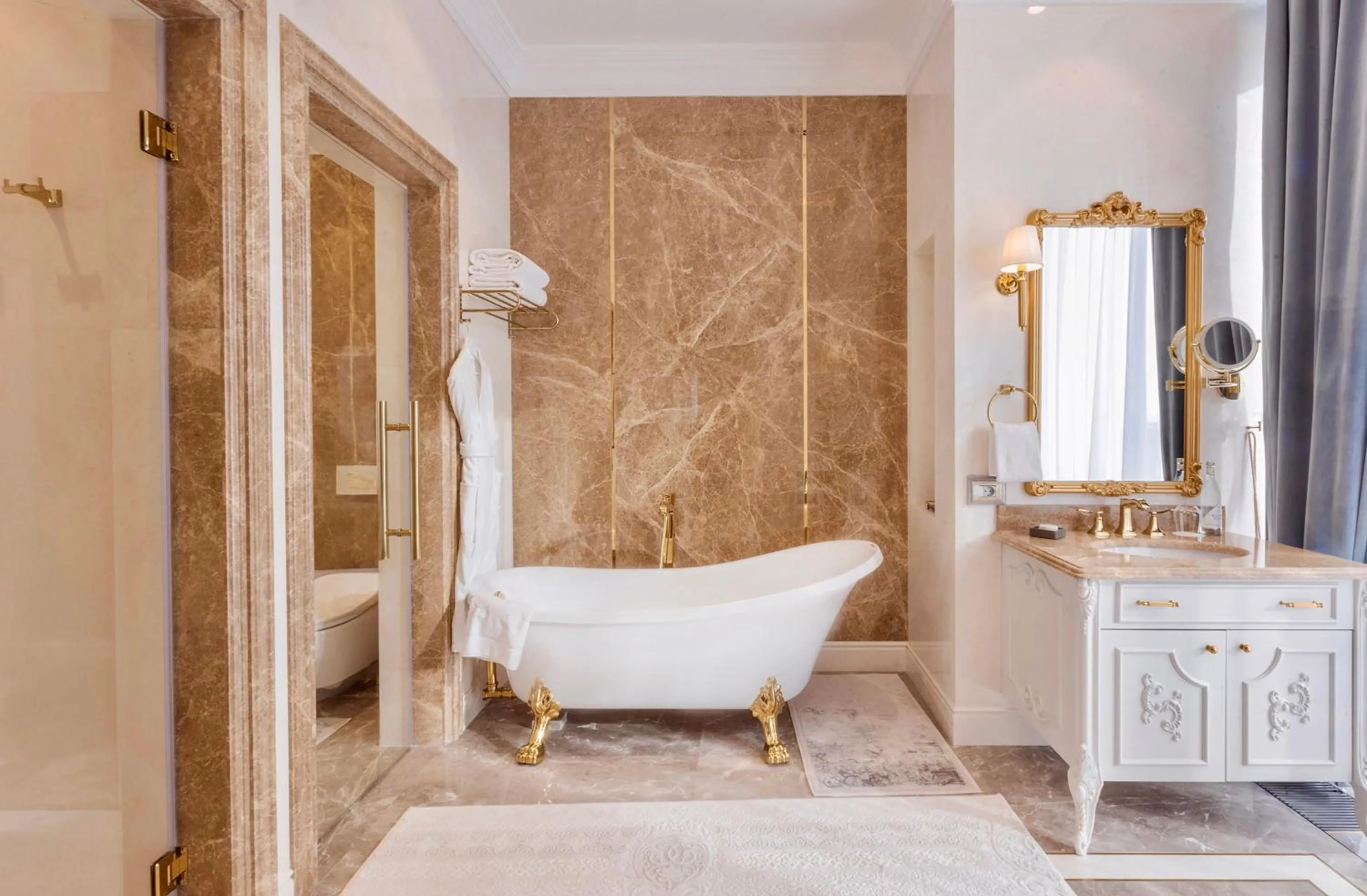 Bathroom in Lia! by Minyoun Stars of Ulugbek