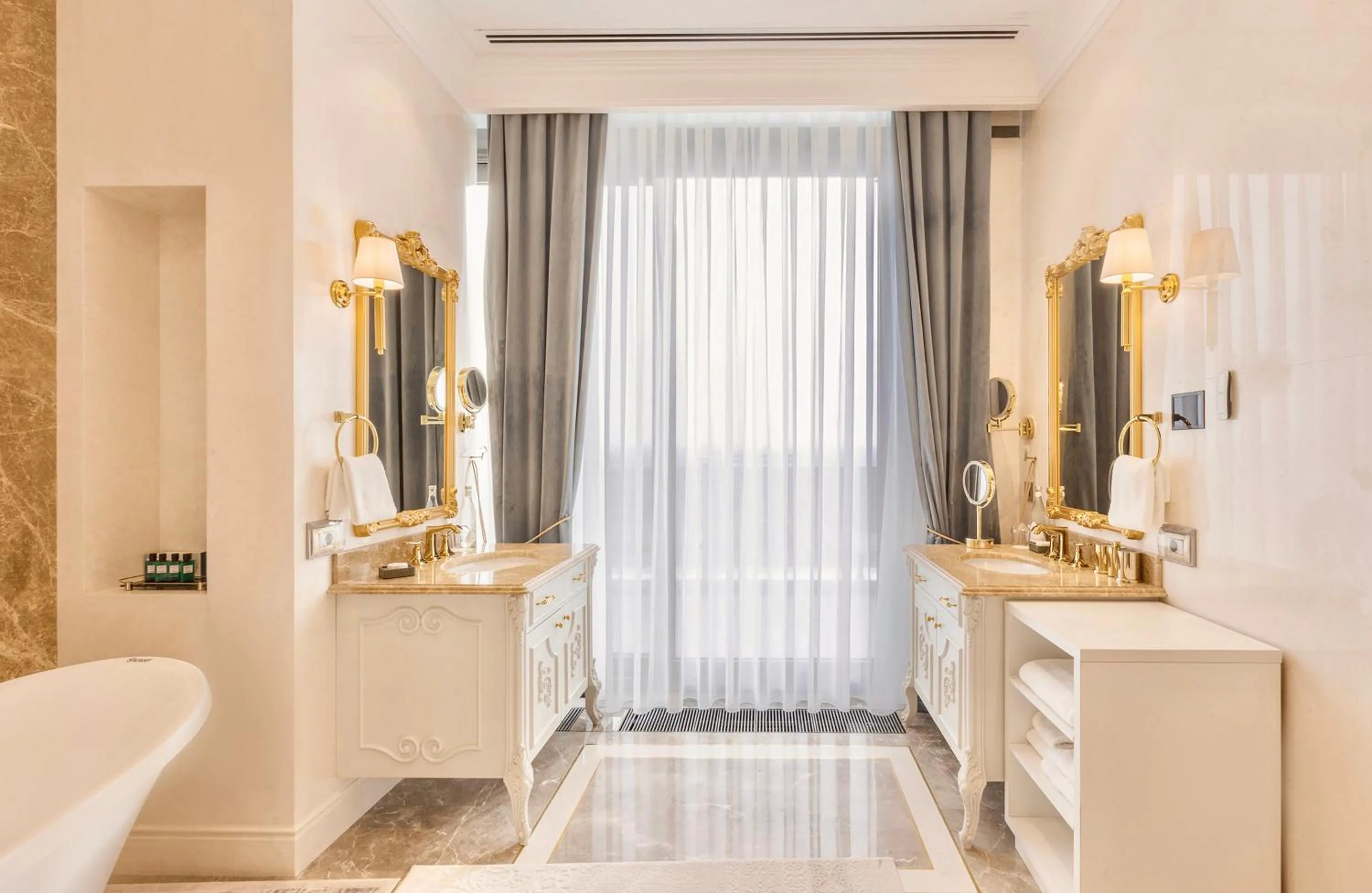 Bathroom in Lia! by Minyoun Stars of Ulugbek