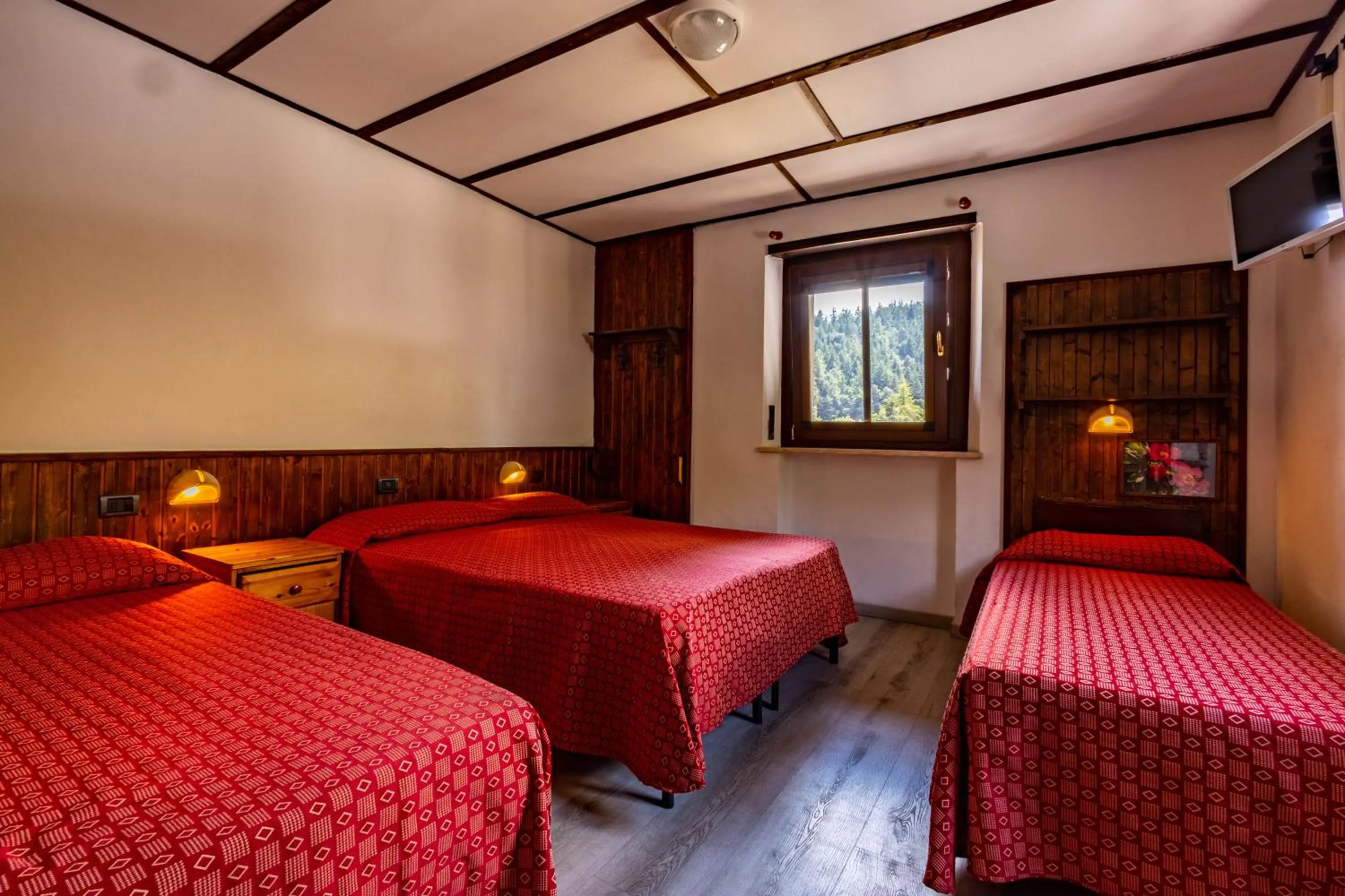 Bedroom, Bed in Hotel Saint Nicolas Gran Paradiso