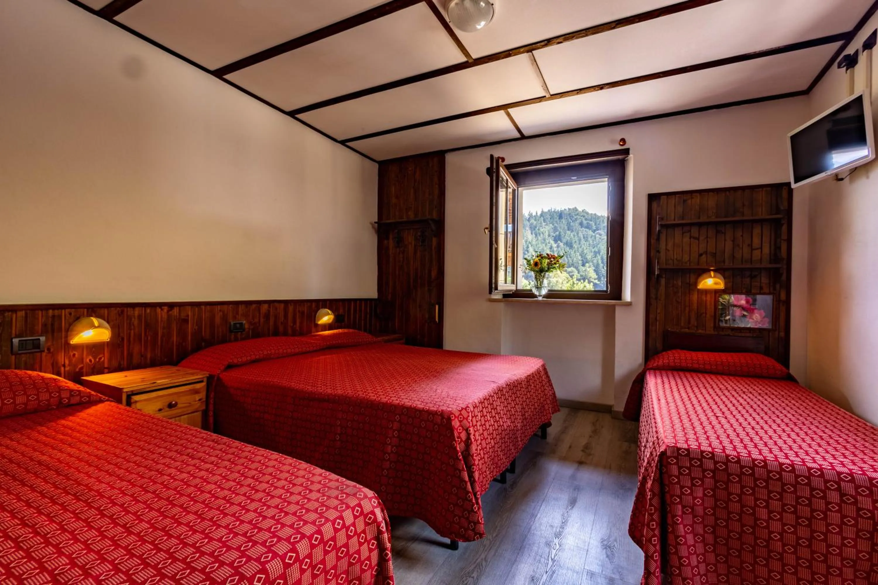 Bedroom, Bed in Hotel Saint Nicolas Gran Paradiso