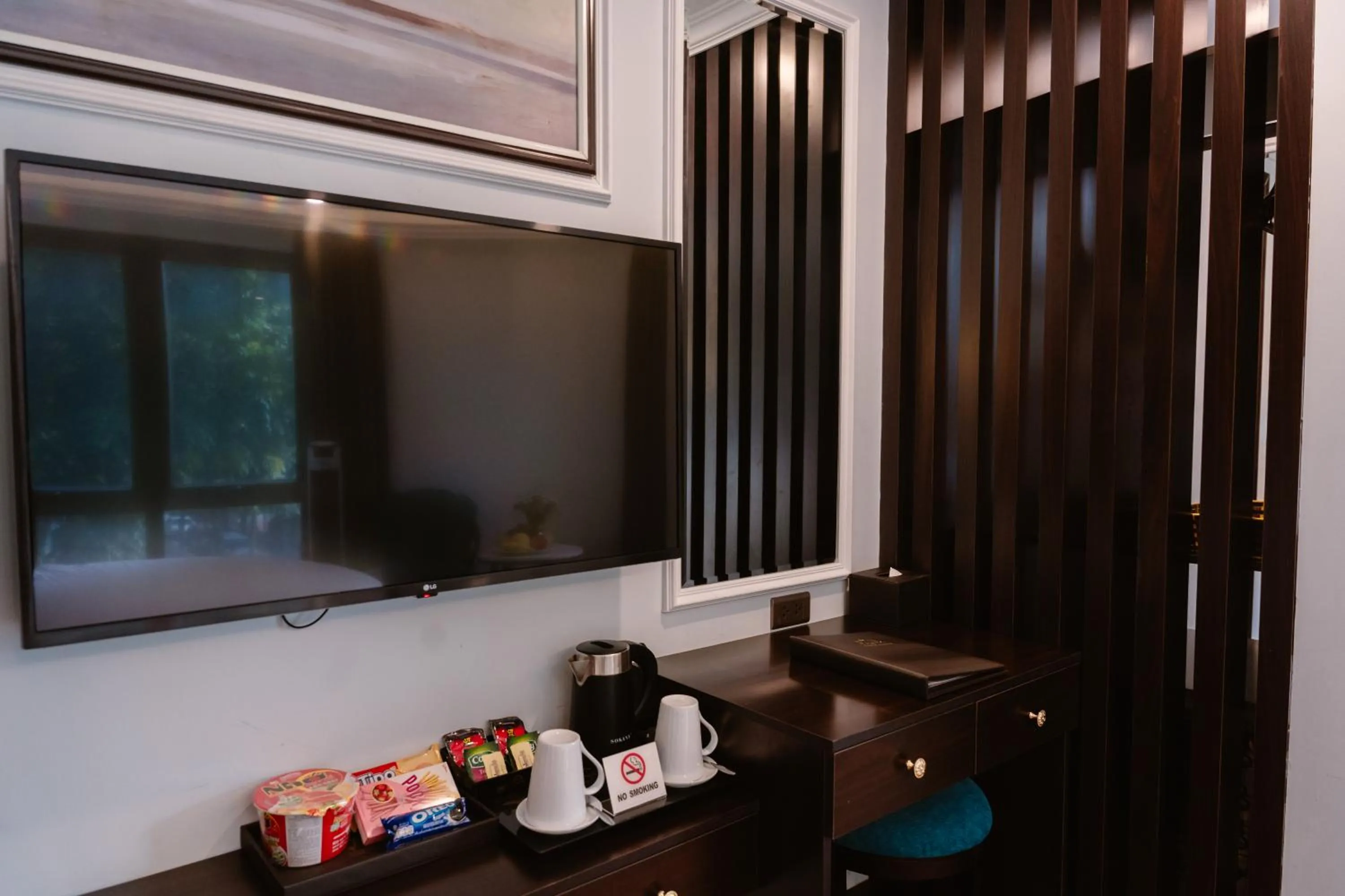 Decorative detail in Hồng Vận Hotel