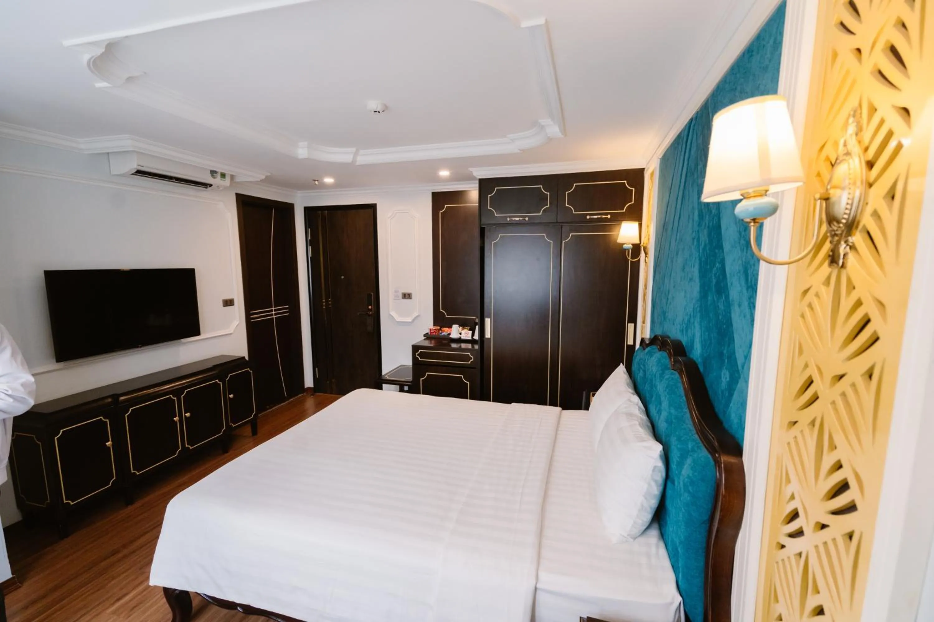 furniture, Bed in Hồng Vận Hotel