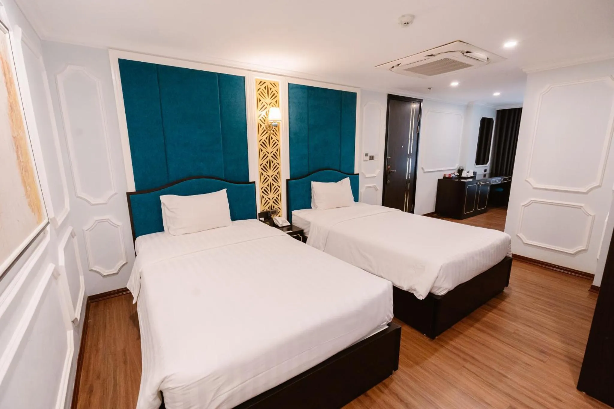 Bedroom, Bed in Hồng Vận Hotel