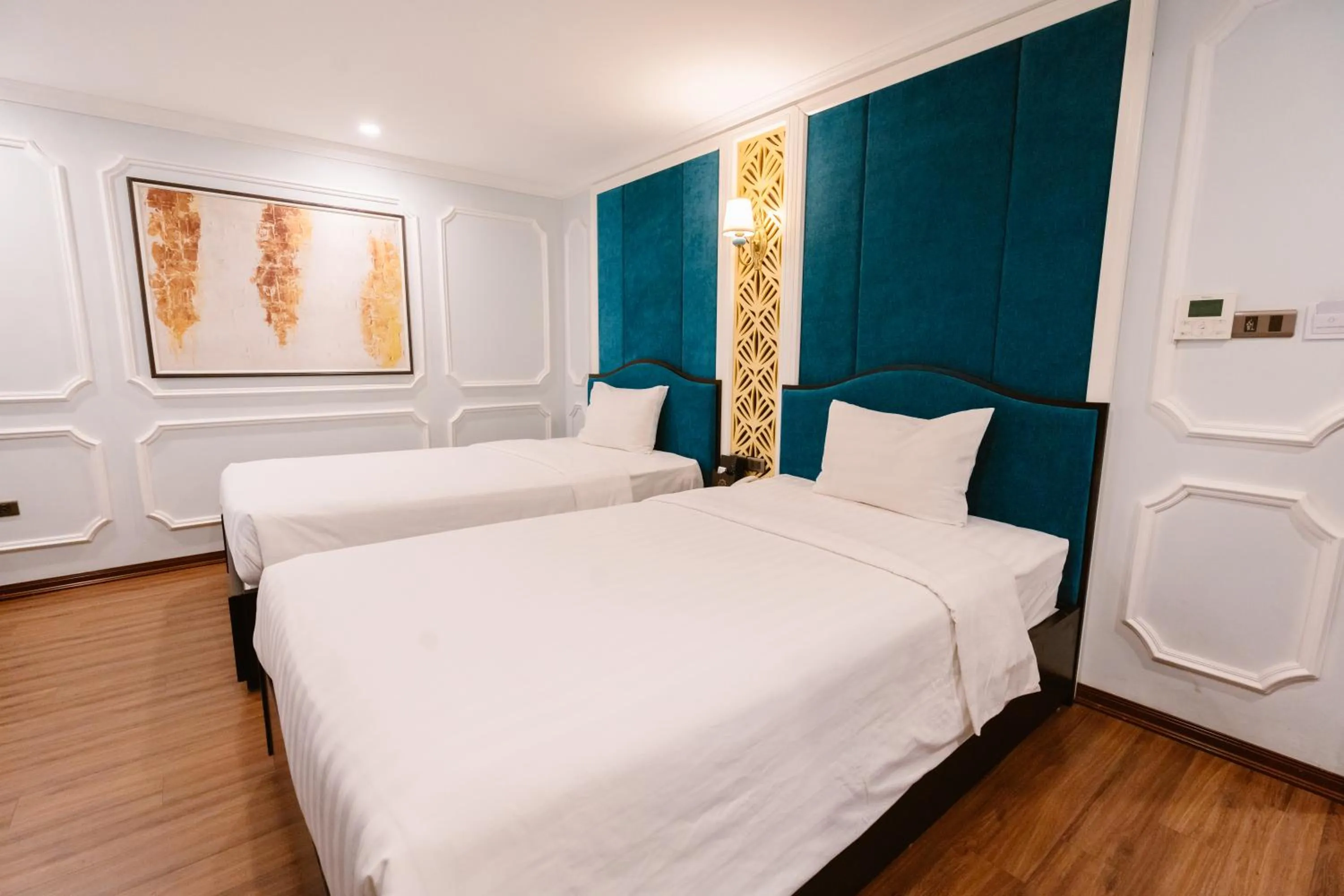 Decorative detail, Bed in Hồng Vận Hotel