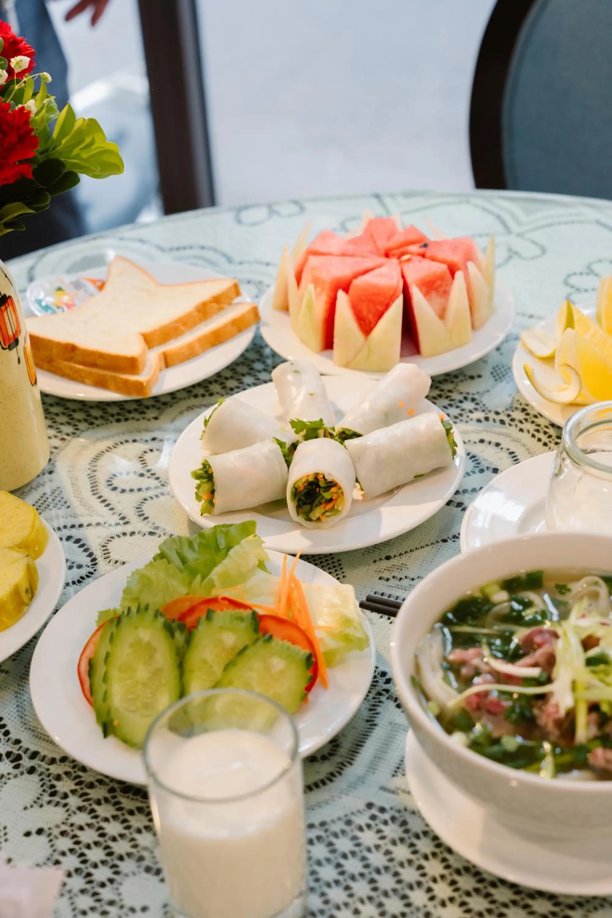 Dining area in Hồng Vận Hotel