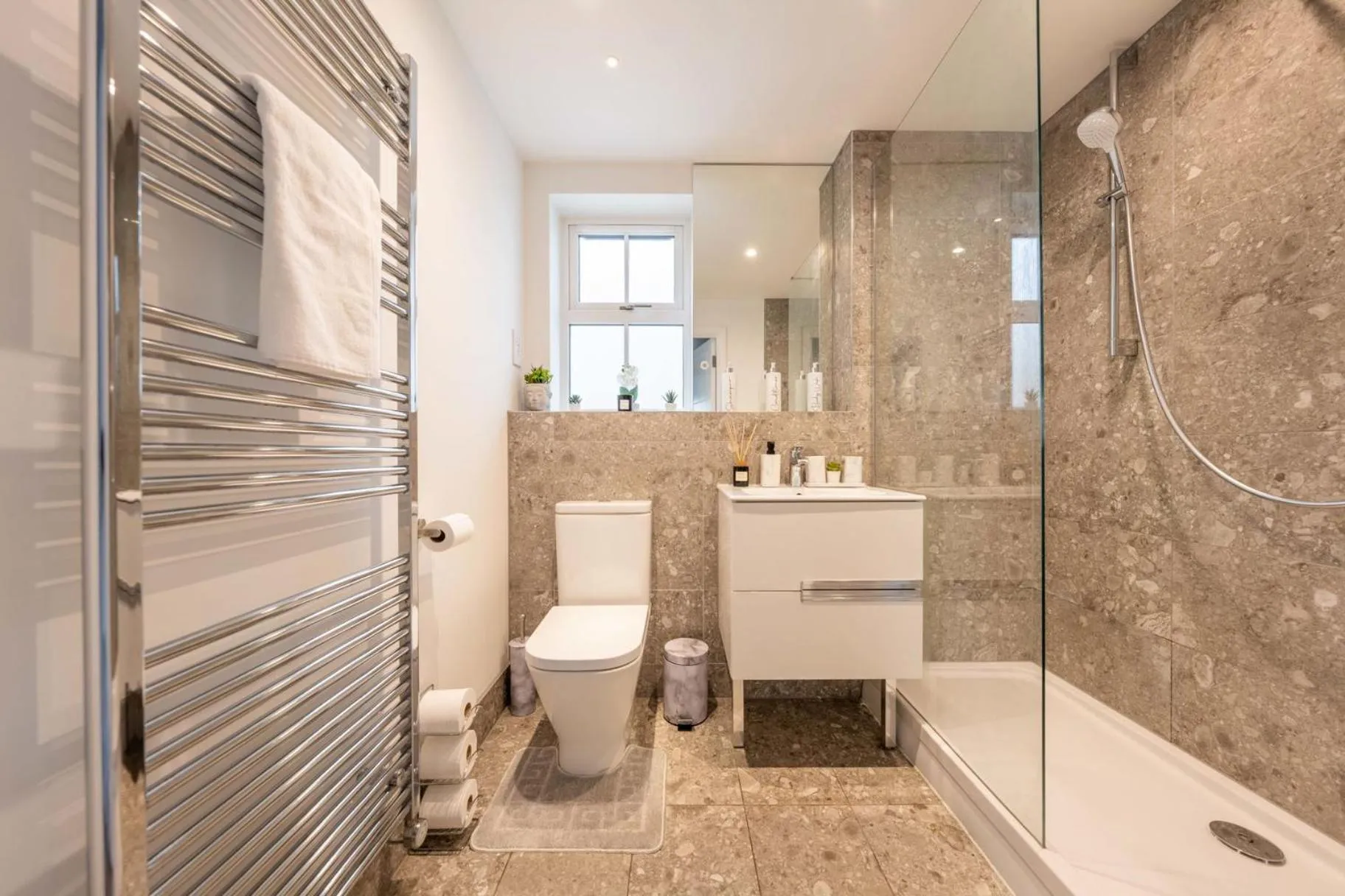 Bathroom in Super Luxe Central Maidenhead Apartment