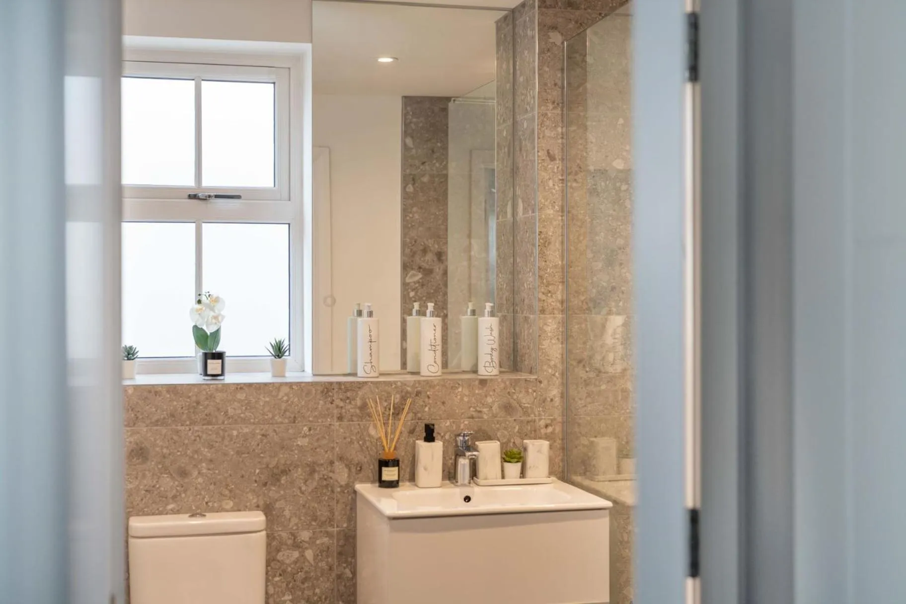 Bathroom in Super Luxe Central Maidenhead Apartment