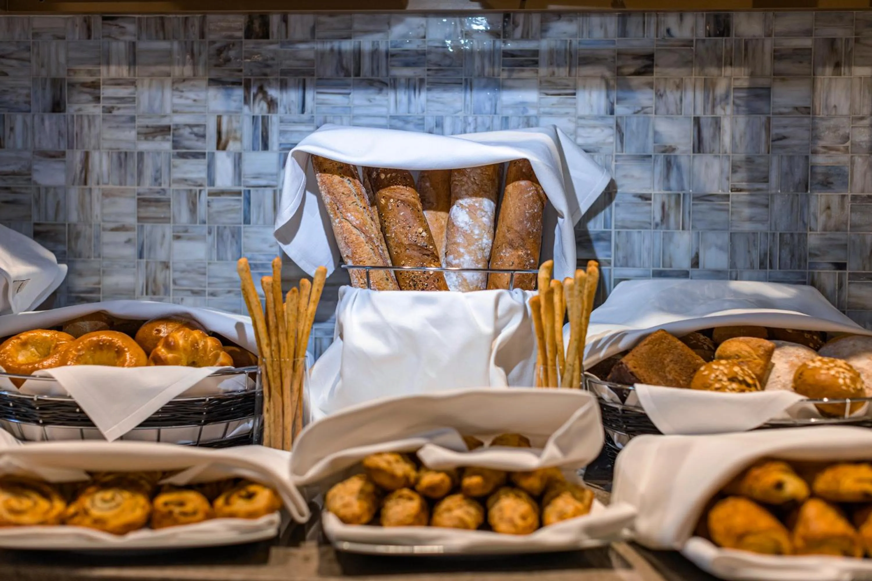 Restaurant/places to eat in Hilton Samarkand Regency