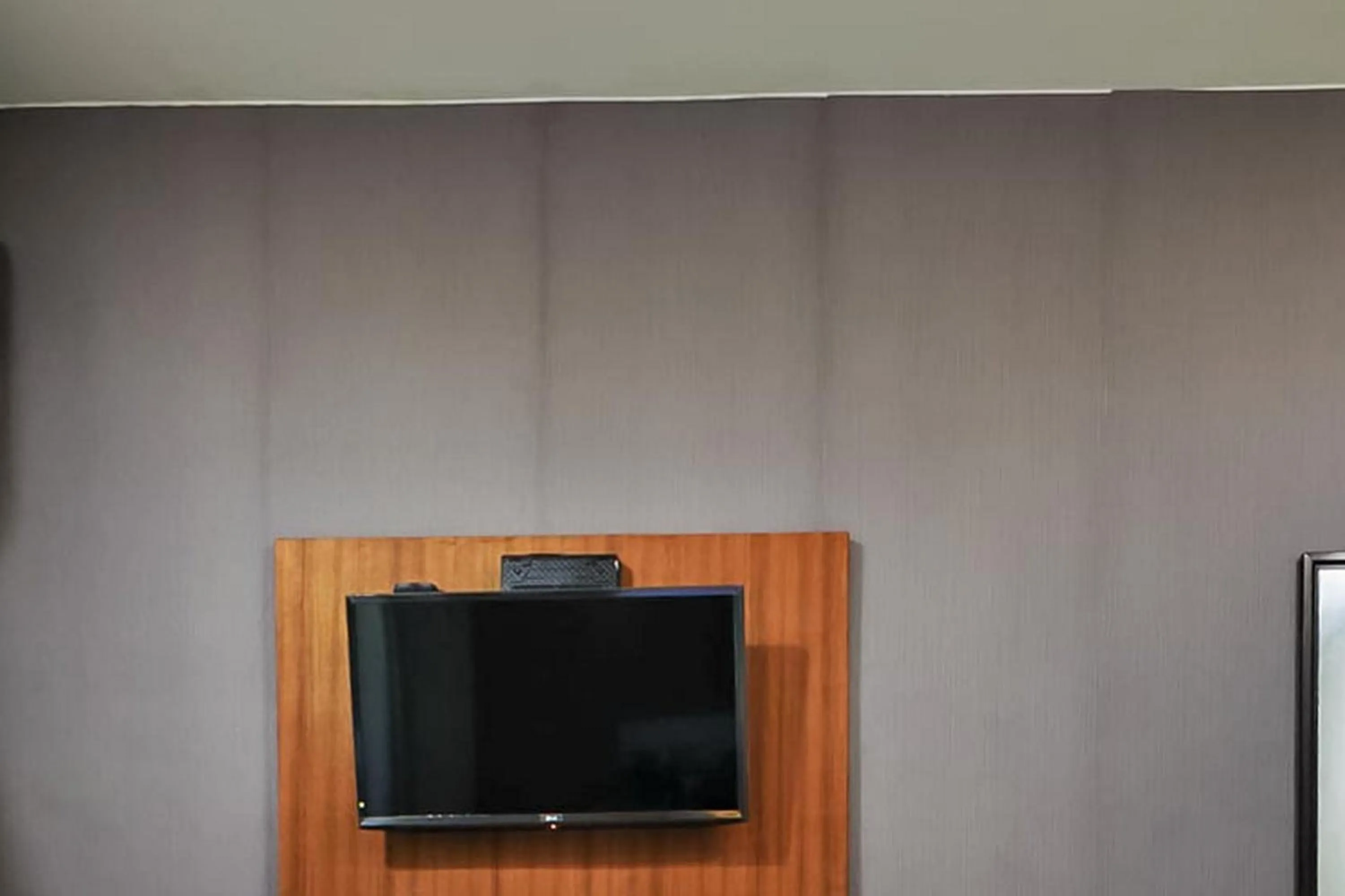 RedDoorz Plus @ Taman Madiun