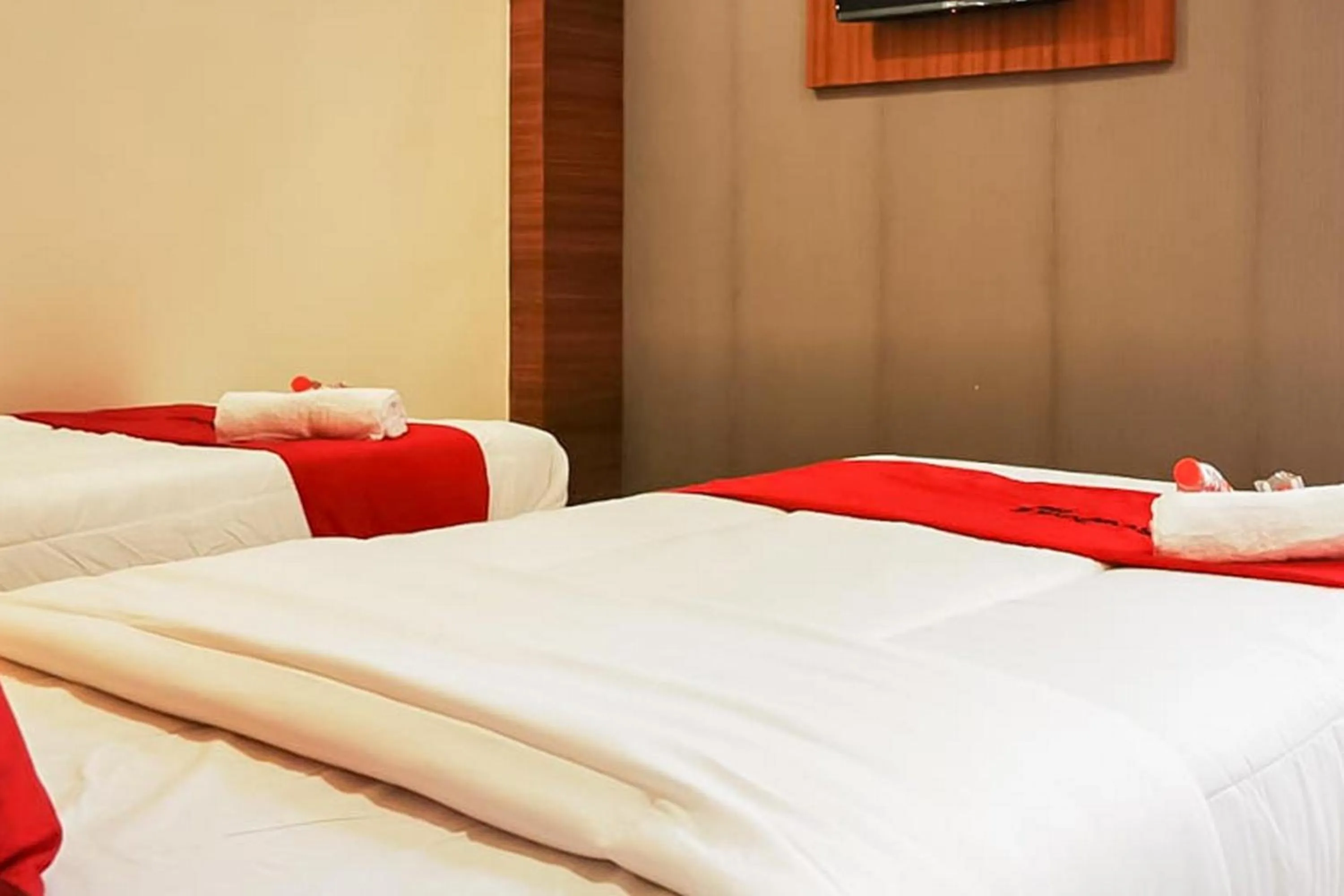 Bed in RedDoorz Plus @ Taman Madiun