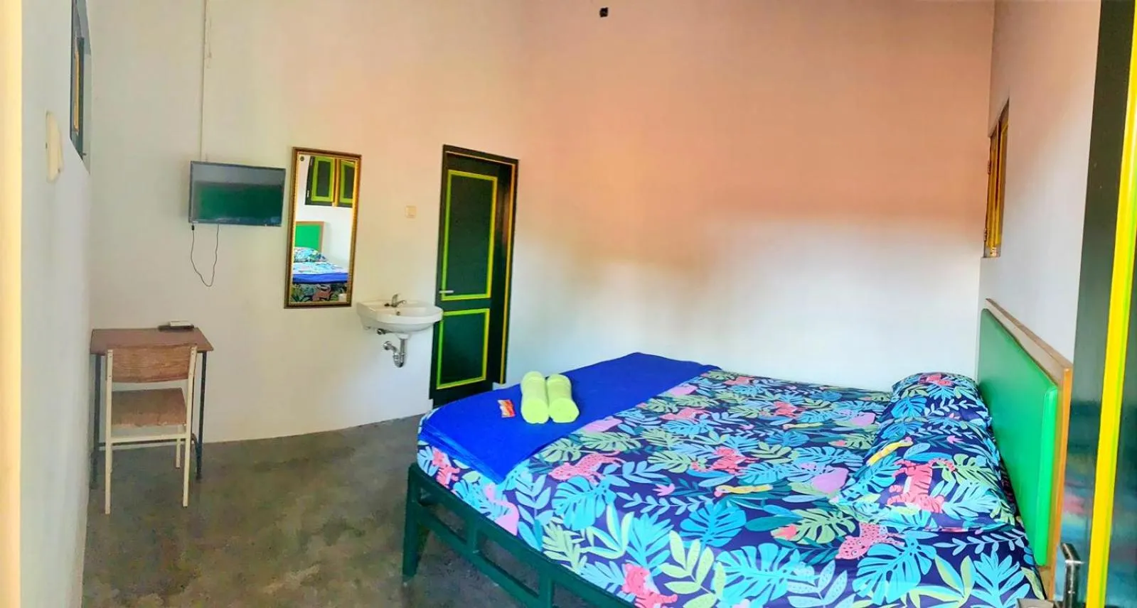 Bed in Sonosewu Guesthouse Syariah