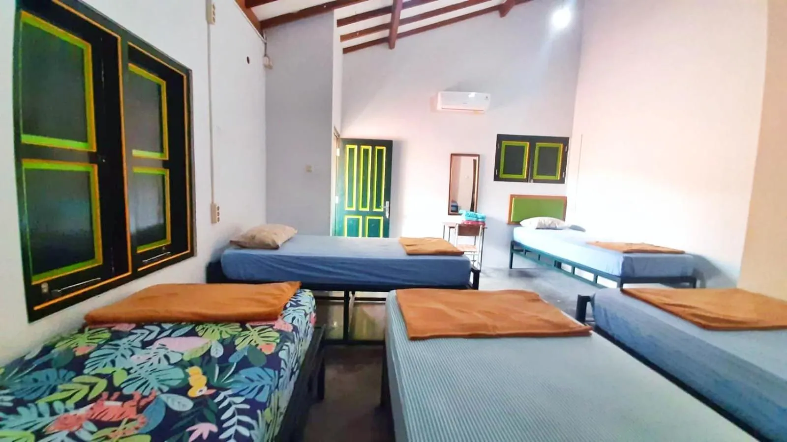 Bed in Sonosewu Guesthouse Syariah