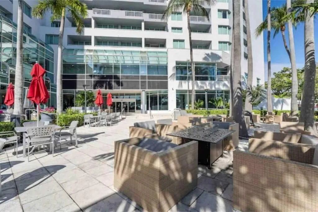 Restaurant/places to eat in Avi Lux Stay