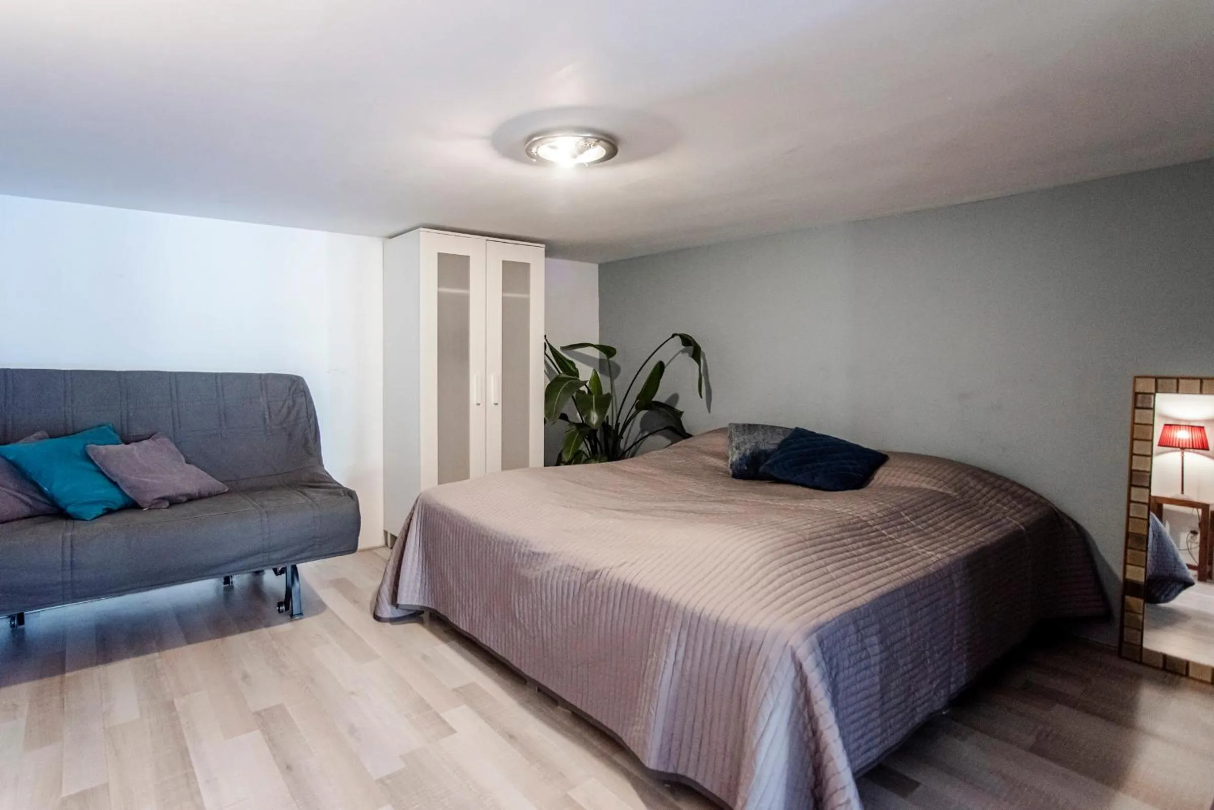 Bedroom, Bed in Jade