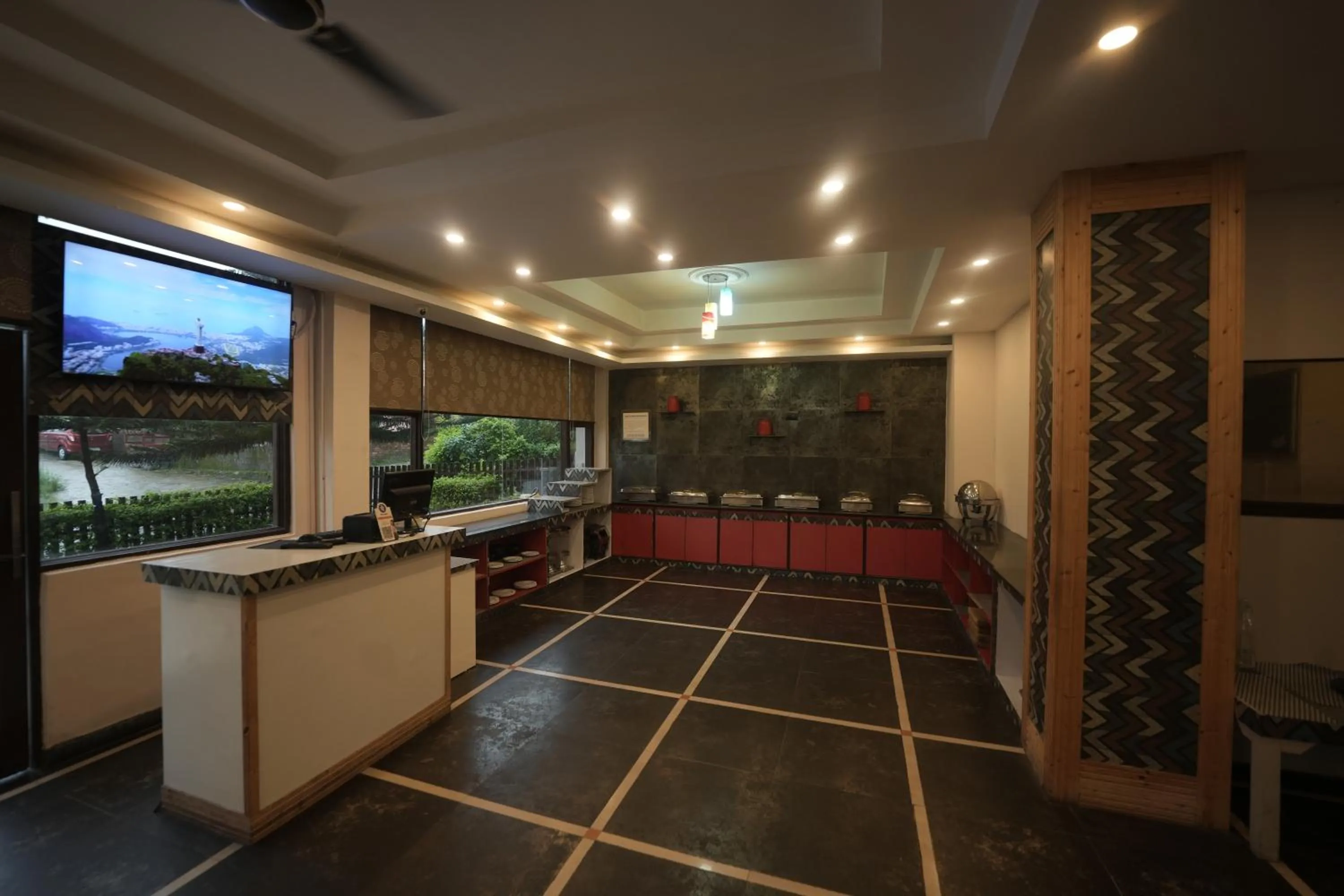 Restaurant/places to eat in Hotel 360 by D'Polo Dharamshala