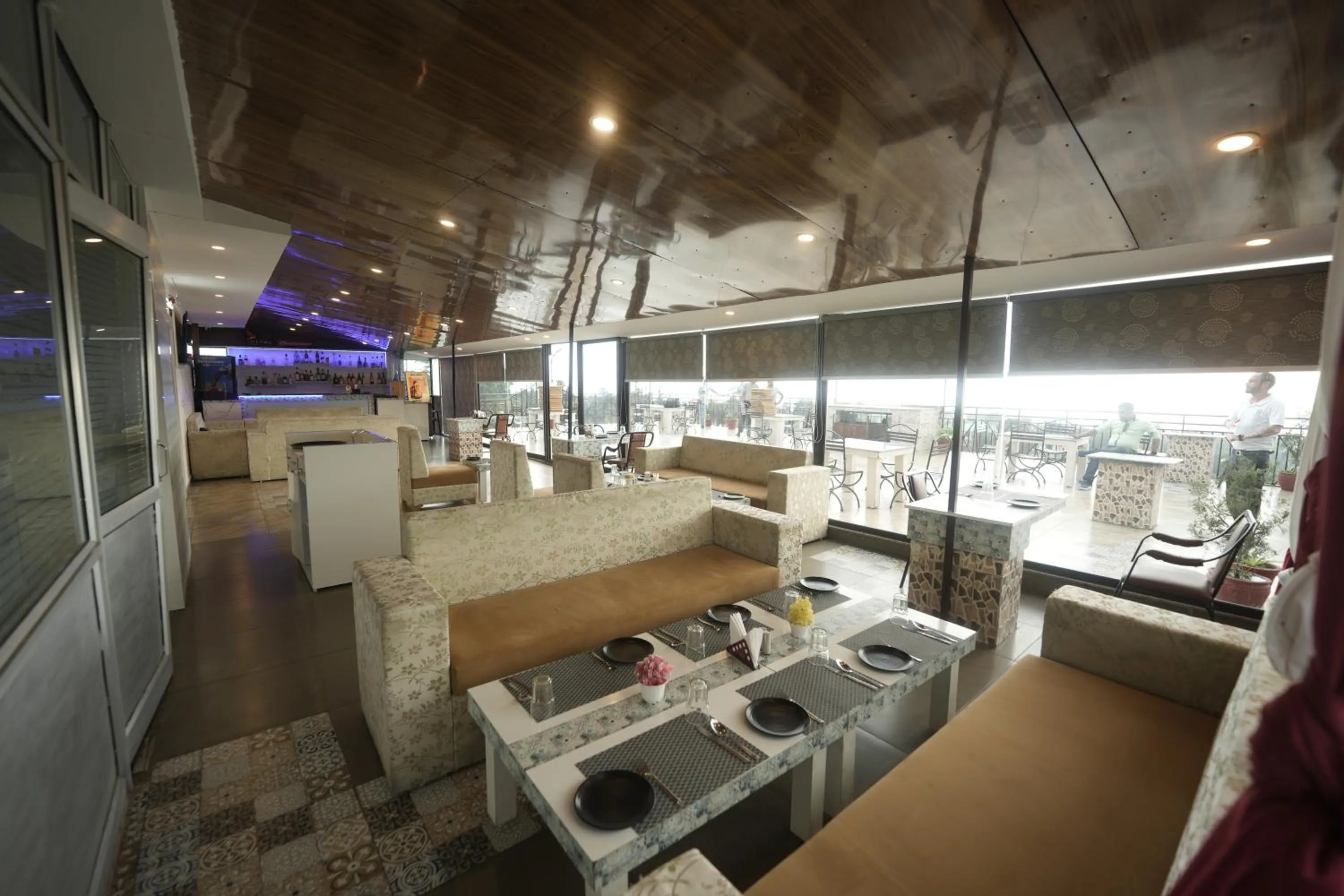 Lounge or bar in Hotel 360 by D'Polo Dharamshala