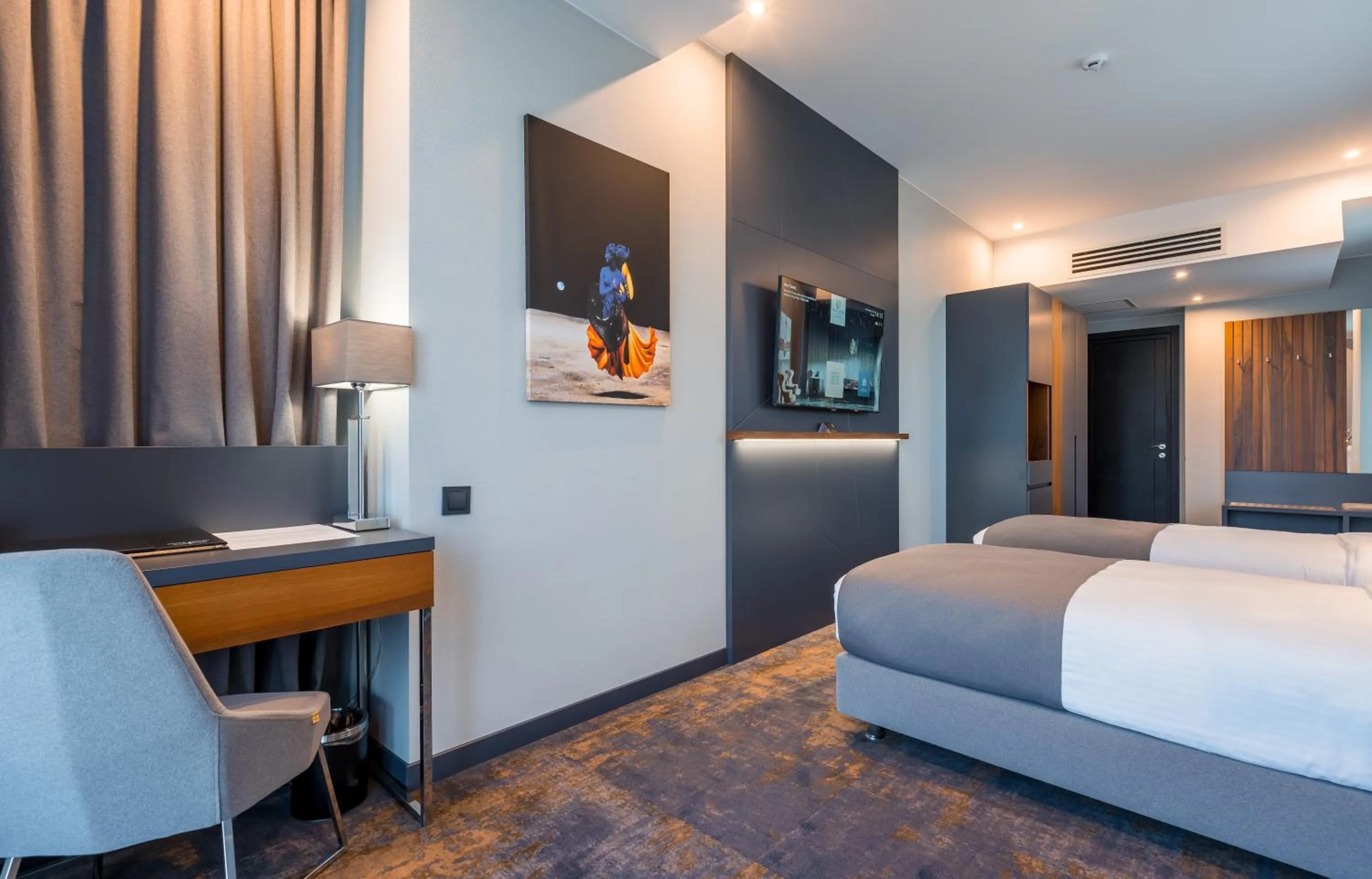 Communal lounge/ TV room, Bed in Onyx City Center