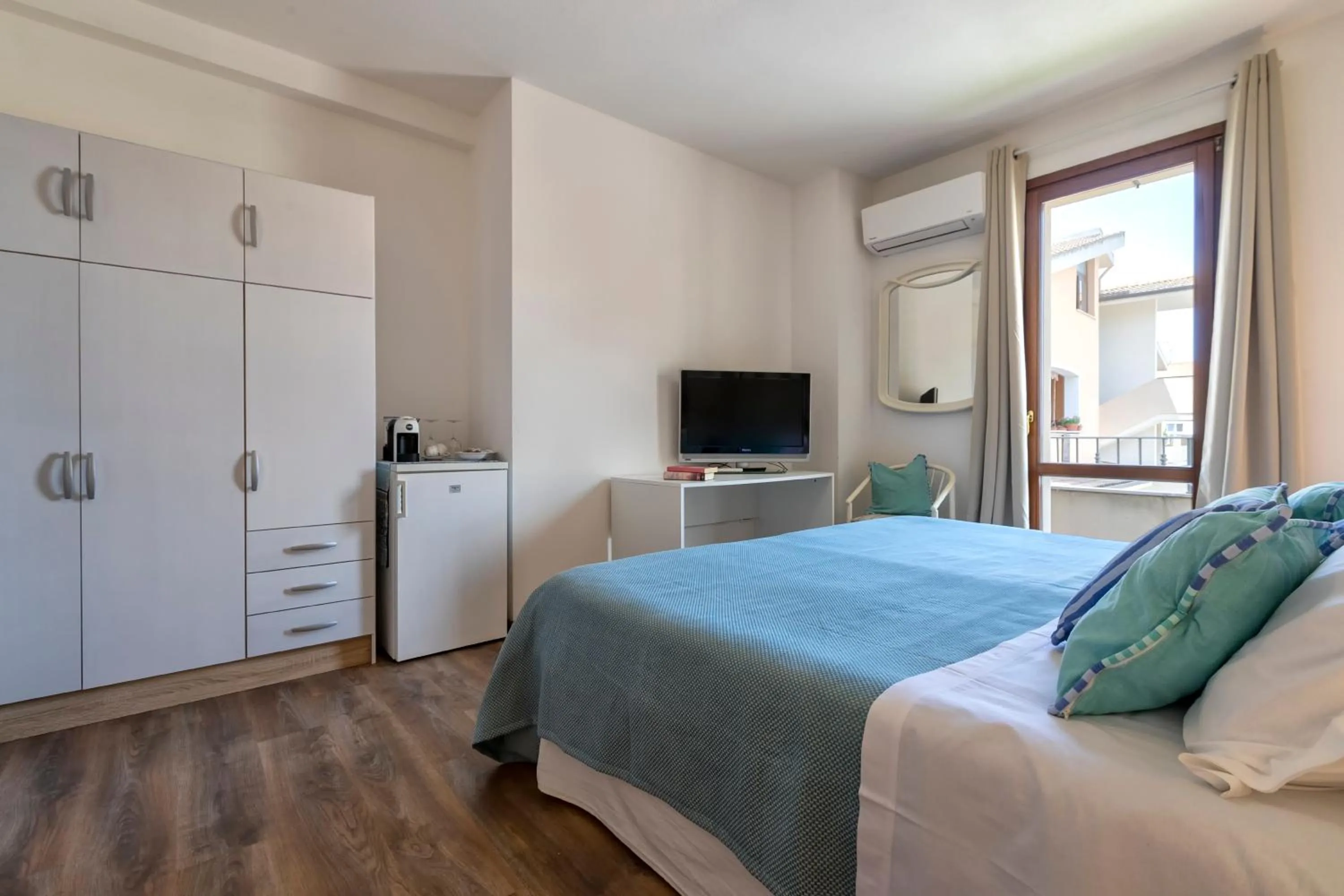 TV and multimedia, Bed in Sardinia Guest House - Adults Only
