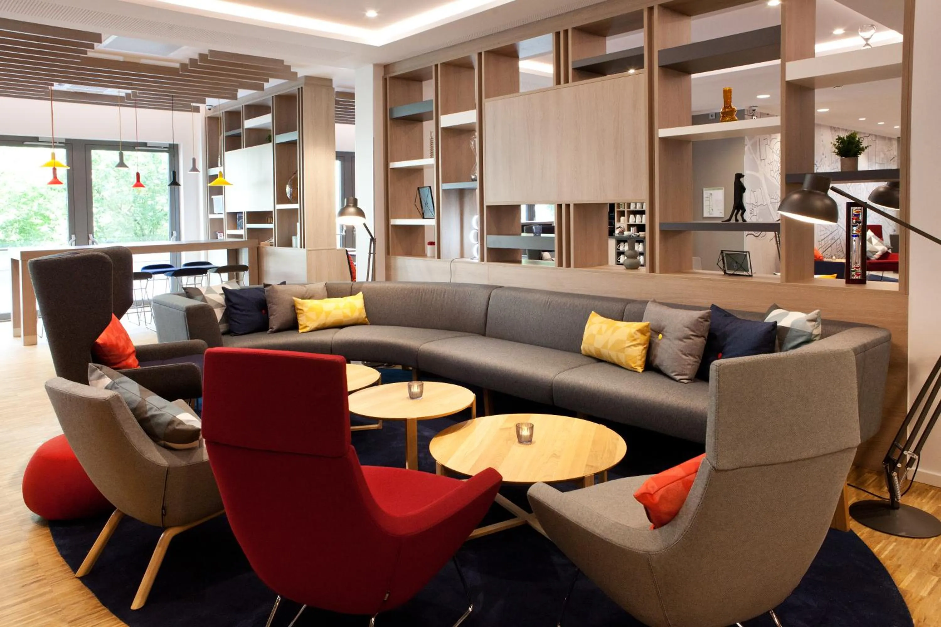 Lounge or bar in Holiday Inn Express Fürth by IHG