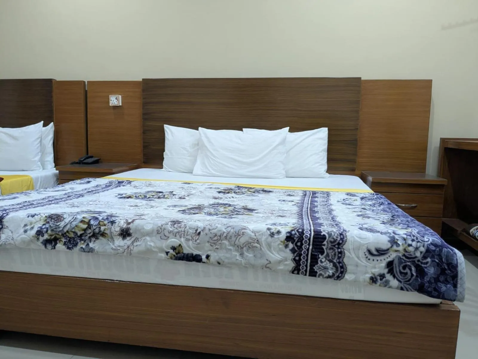 Bed in Hotel Royal Star