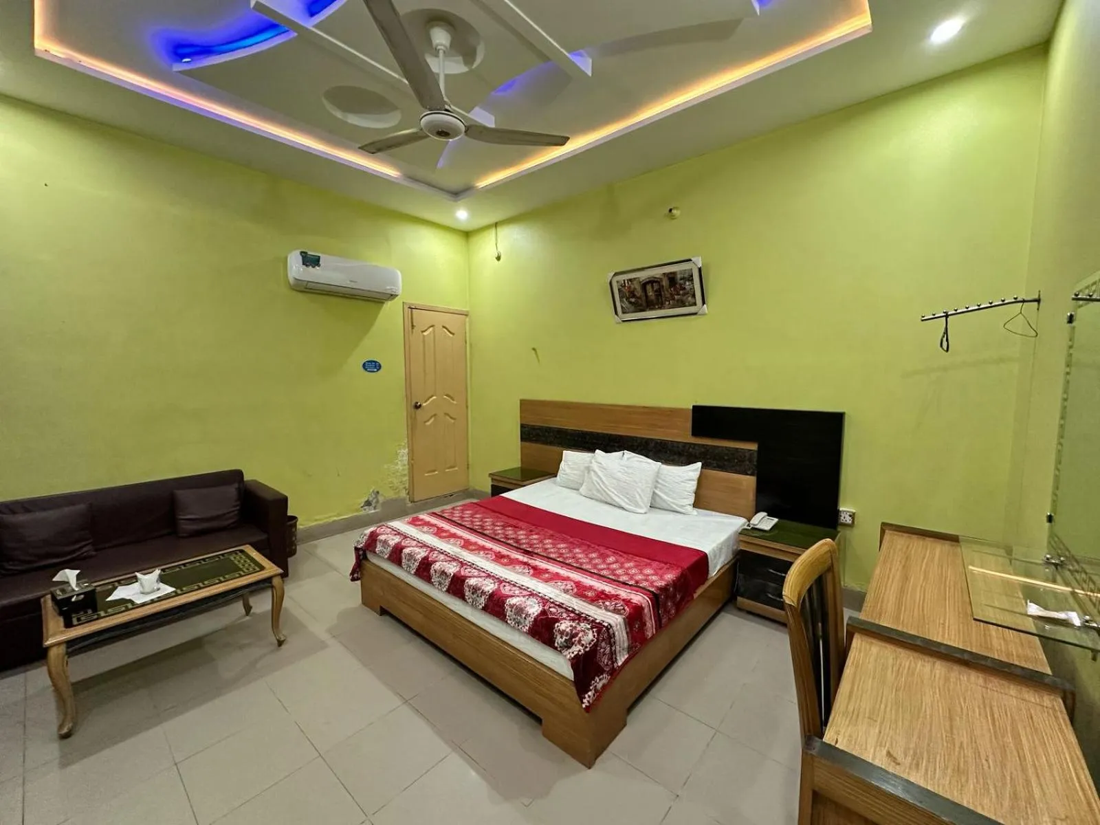 Bed in Hotel Royal Star