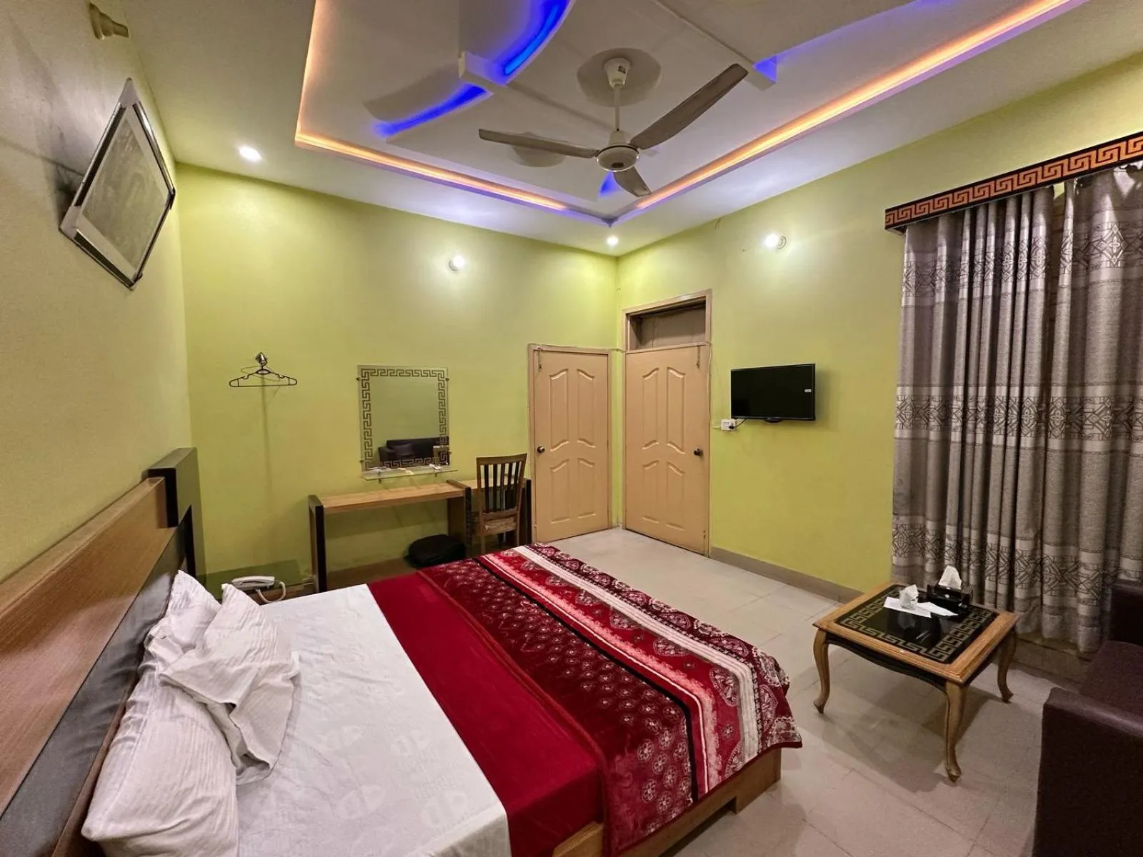 Bed in Hotel Royal Star