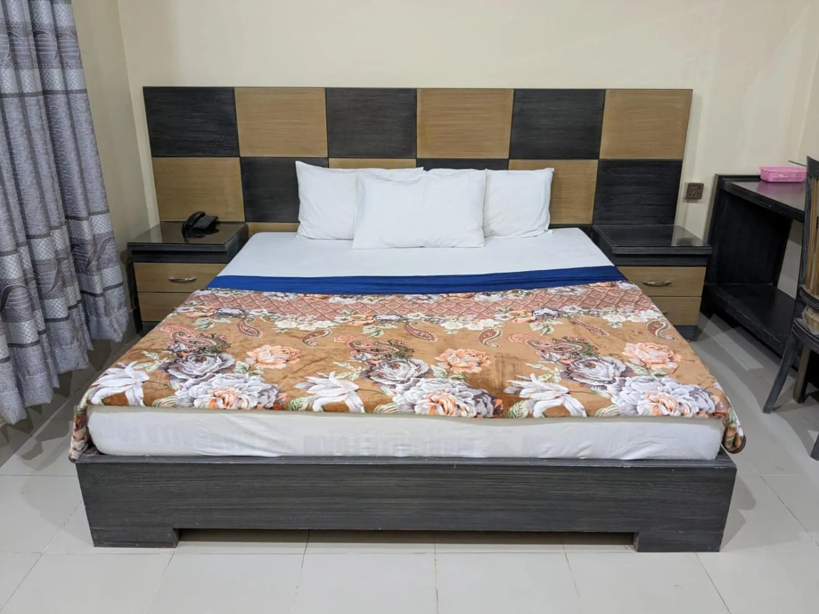 Bed in Hotel Royal Star