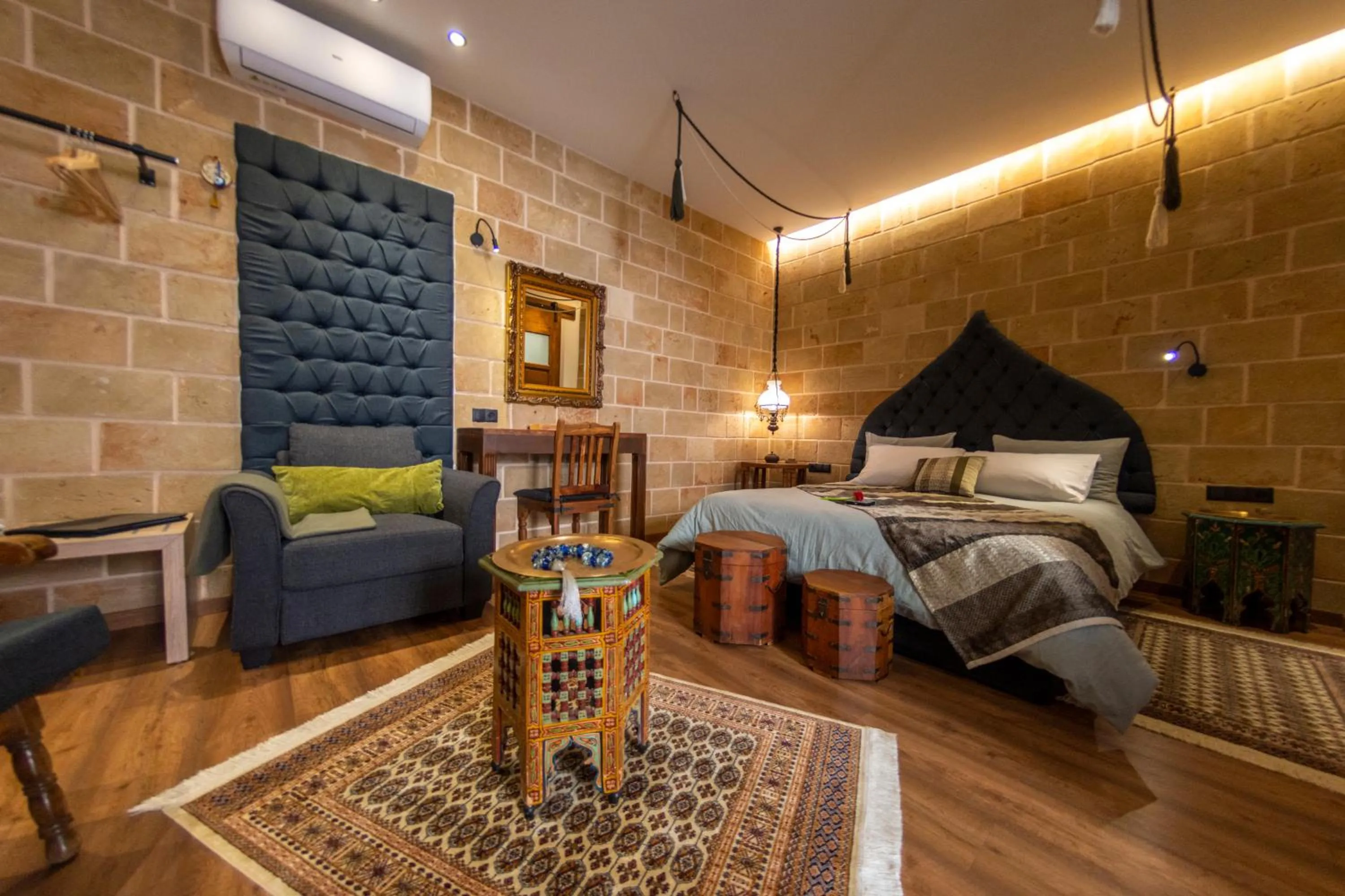 Photo of the whole room, Bed in Utopia Luxury Suites - Old Town